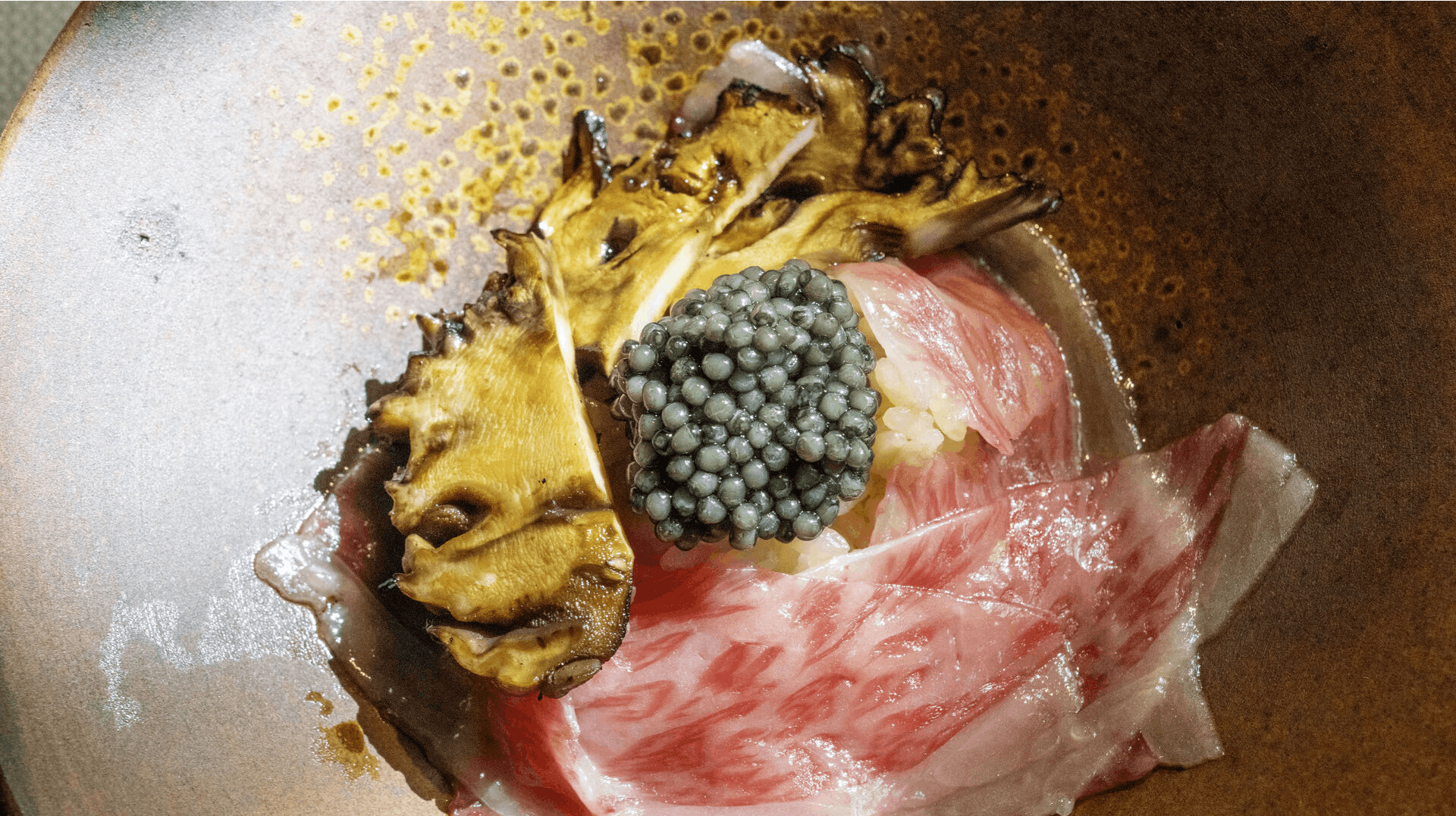 Madanmeldelse af Restaurant Udtryk i Teglgårdsstræde. Donabe of Koshihikari Rice, Norlin Wagyu & Maitake.