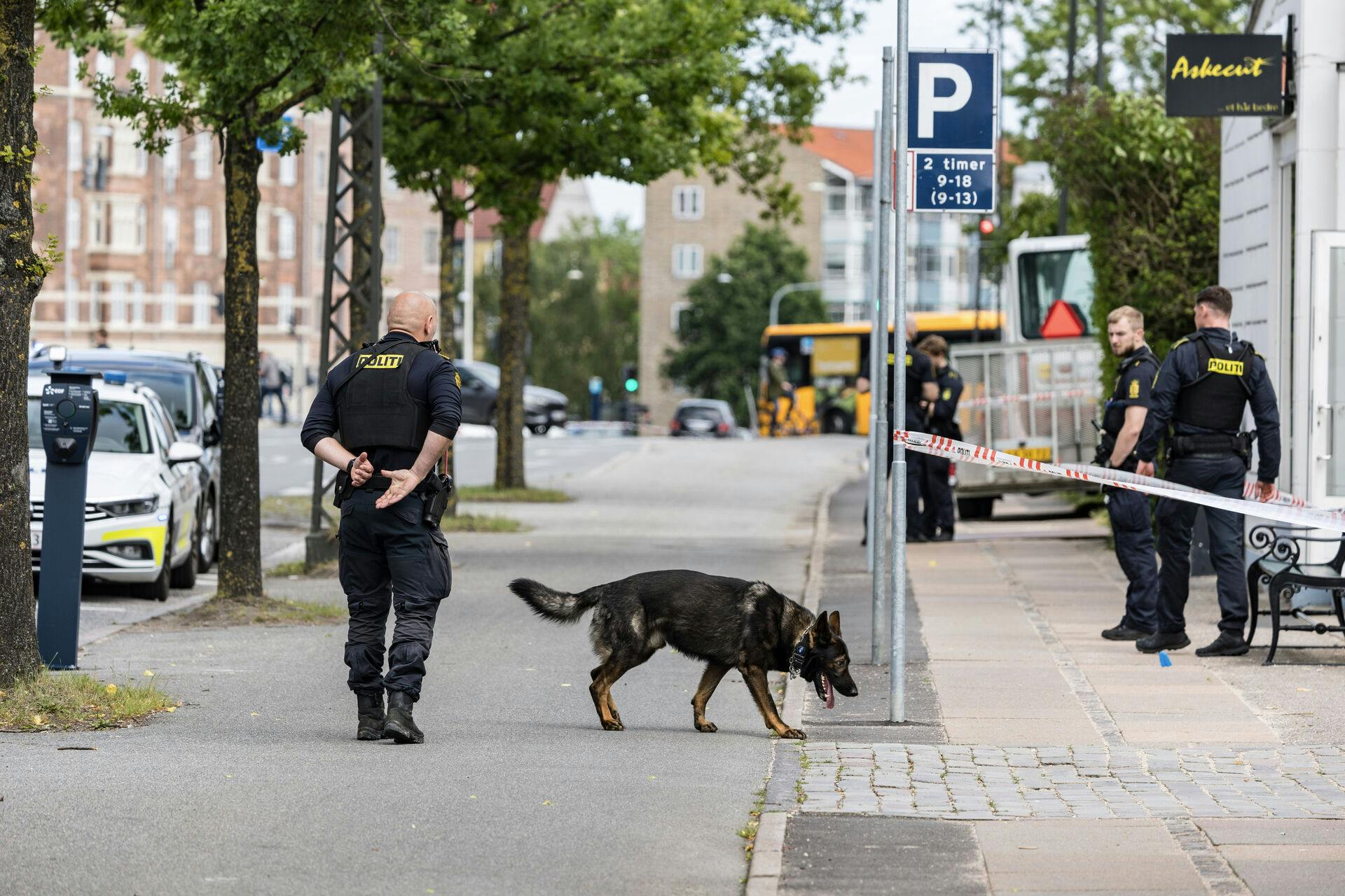 Den 47-årige kvinde blev skudt Frederikssundsvej i Brønshøj i København.