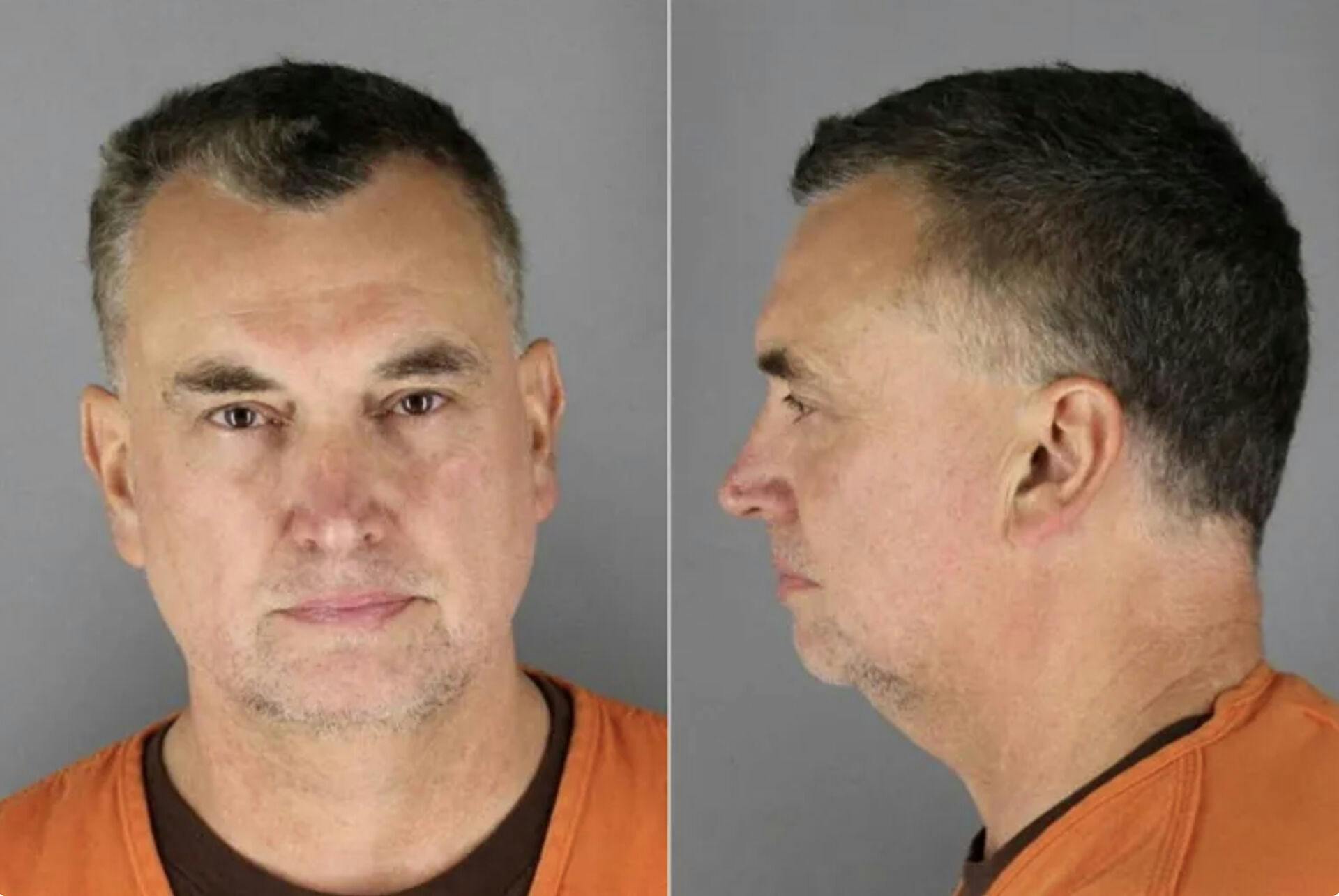 Vance Boelter, der blandt andet er sigtet for drabet på en demokratisk politiker og hendes mand i Minnesota i USA, havde en liste med navne på over 45 politikere liggende i sin bil.