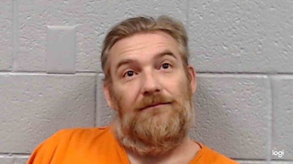 44-årige Kenneth Ray Cook var ifølge politiet faren fra helvede. Han er lige blevet tiltalt i en sag om misbrug af sin datter igennem 12 år.