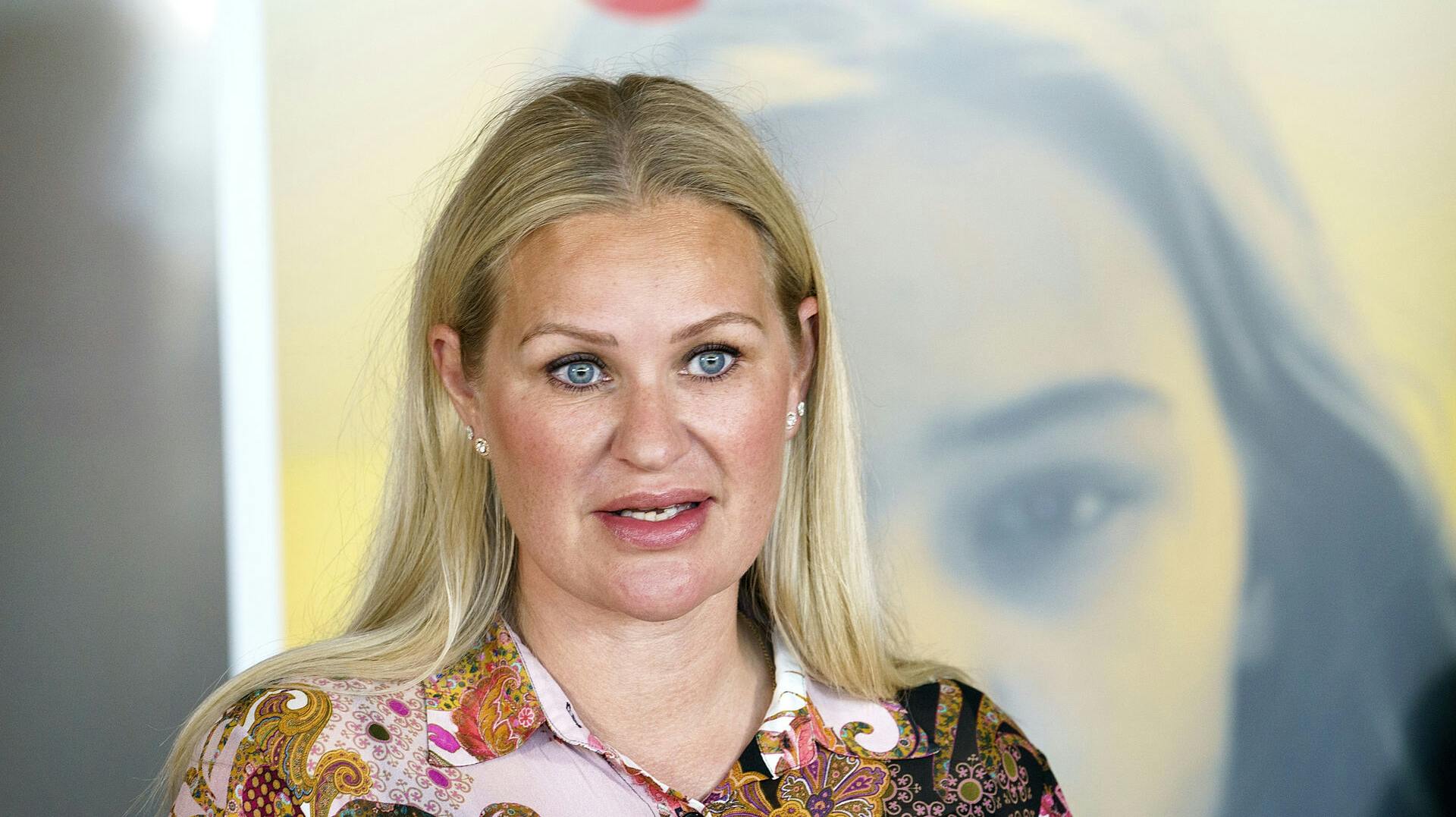 Britt Bager siger tirsdag morgen til TV 2, at det var Mike Fonseca selv, der ønskede at få udbetalt, hvad der svarer til seks måneders løn.