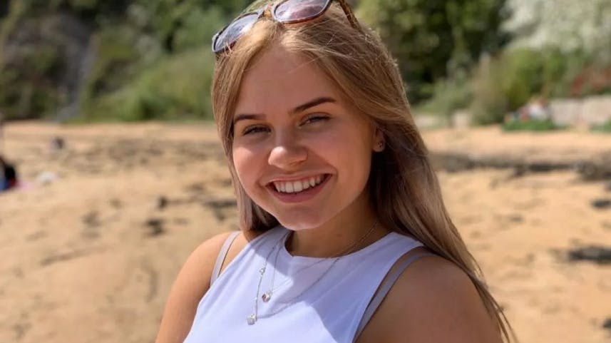 Den blot 21-årige Phoenix Spencer Horn blev sidste år i november myrdet af sin kæreste, der tilmed skar hendes hoved af.