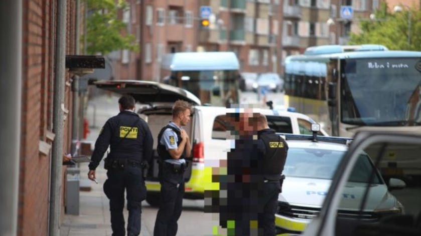 En mand og en kvinde er tirsdag eftermiddag blevet fundet døde i Nørresundby.