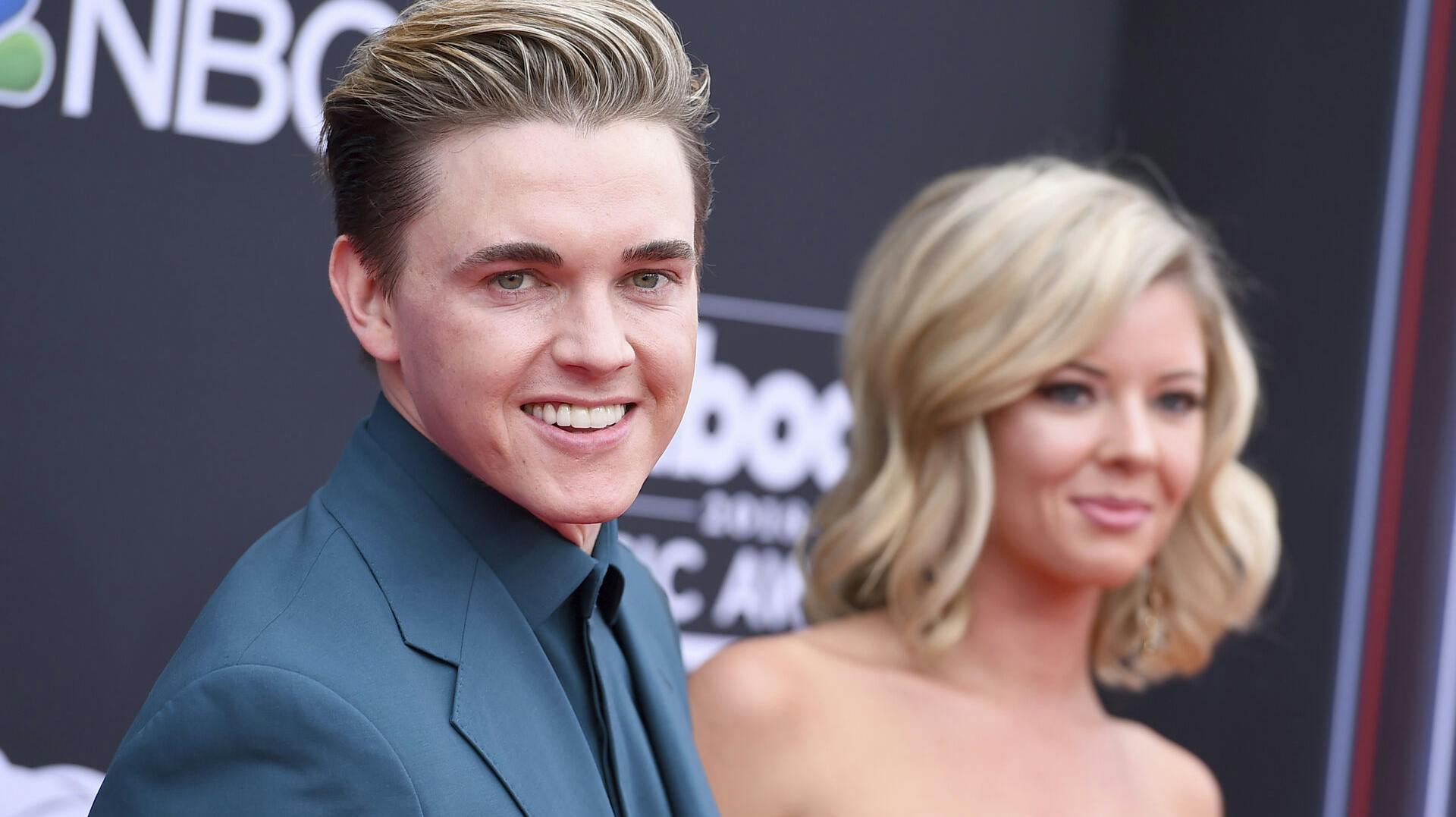 Jesse McCartney, left, and Katie Peterson arrive at the Billboard Music Awards at the MGM Grand Garden Arena on Sunday, May 20, 2018, in Las Vegas. (Photo by Jordan Strauss/Invision/AP)