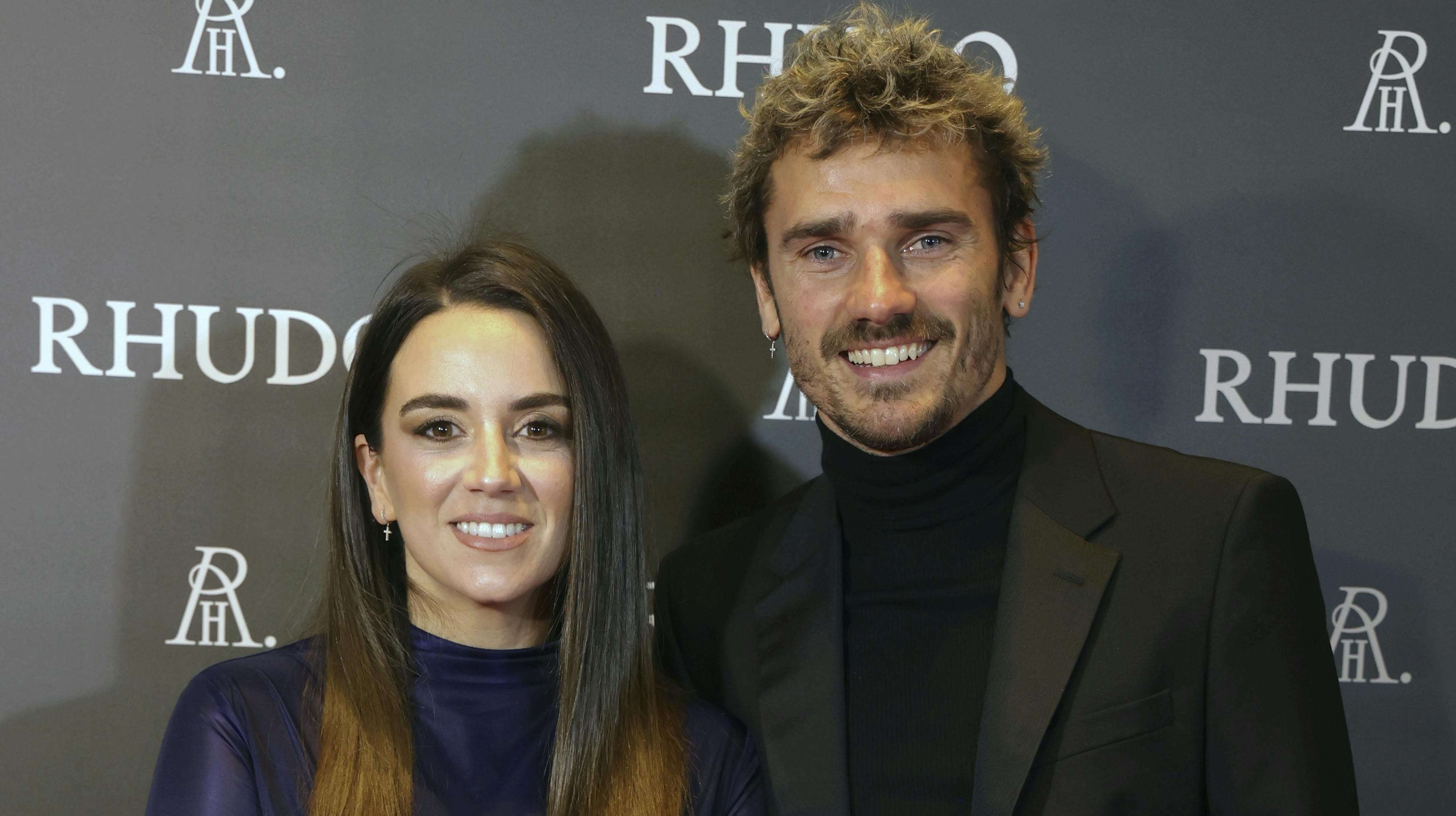 Den franske superstjerne Antoine Griezmann og konen Erika Choperena er blevet forældre til nummer fire. Parrets tre første børn blev alle født på den samme dato, men sådan er det ikke for nummer fire.