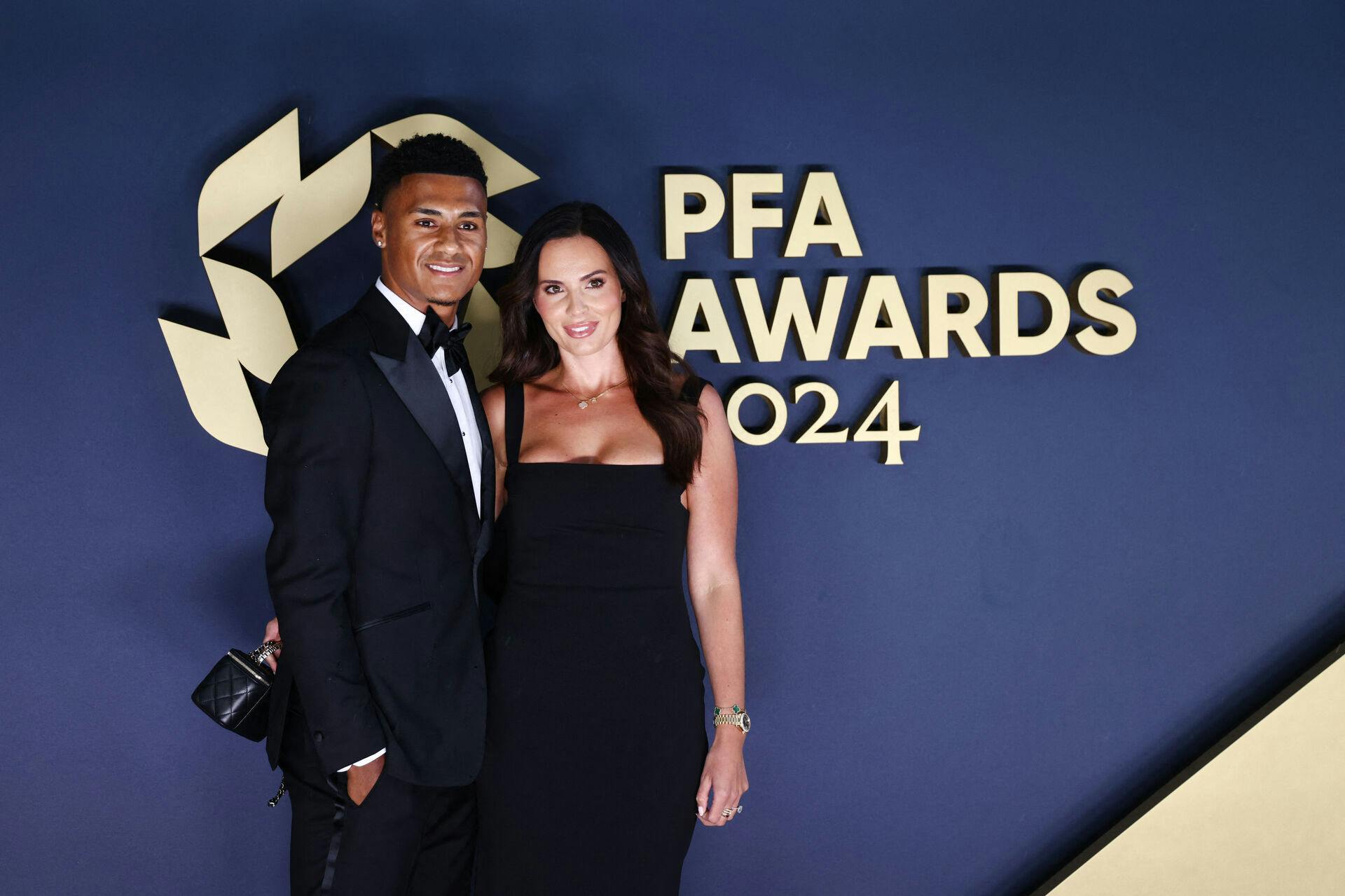 En måned efter, at Ollie Watkins og Ellie blev juridisk gift i London, er de blevet gift endnu en gang. Denne gang i lidt mere romantiske rammer.