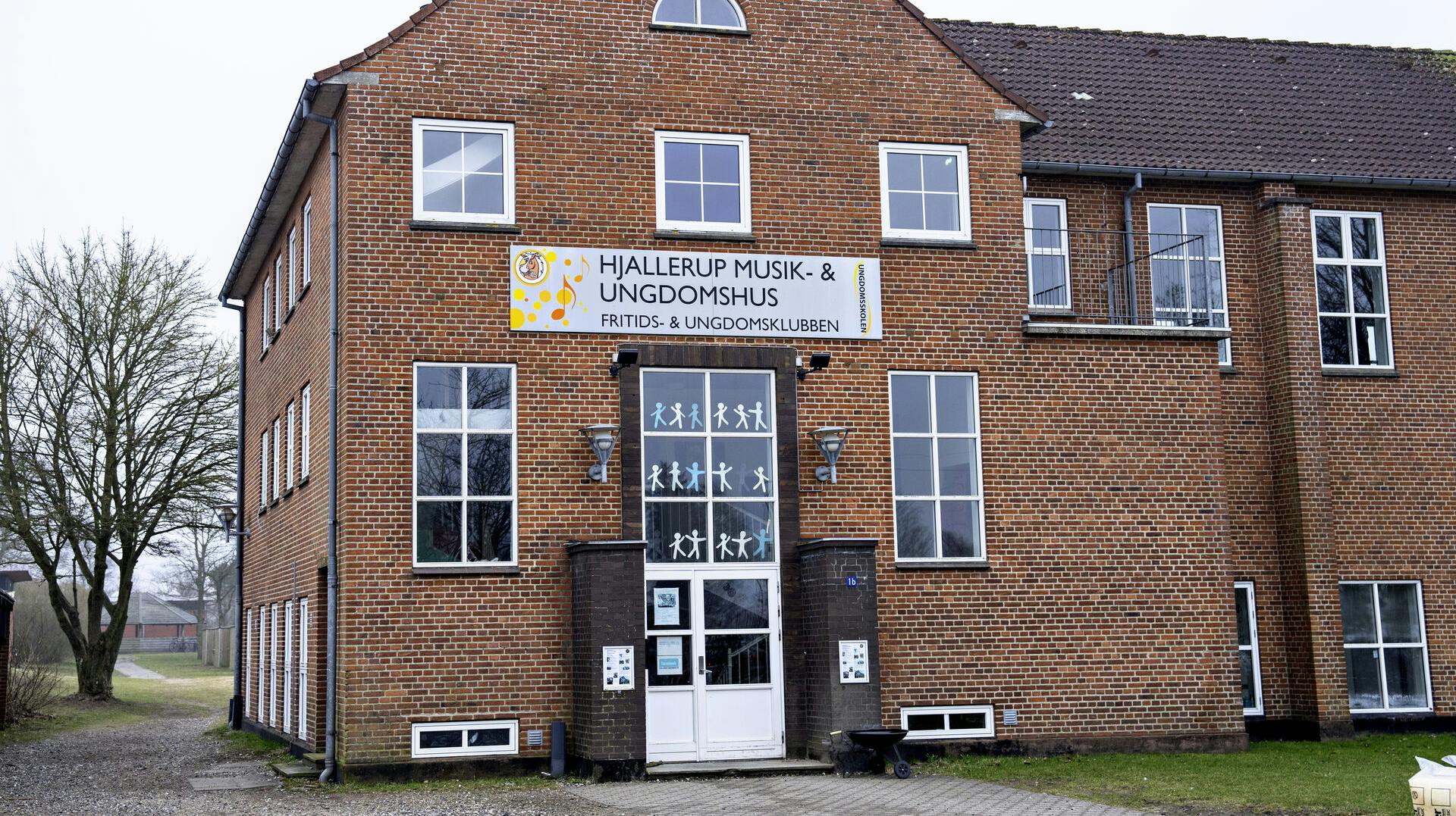 Hjallerup Musik- og Ungdomsskole, Fritids- og Ungdomsklubben, onsdag den 13. marts 2024. En 17-årig dreng er anholdt i sag om drab på 13-årig pige mandag i Hjallerup, oplyser politiet.. (Foto: Henning Bagger/Ritzau Scanpix)