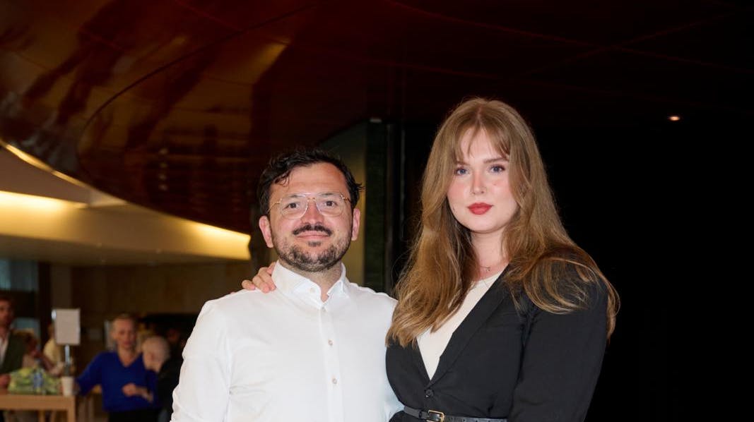 Privat er Umut Sakarya og Johanne Havshøj godt kørende - men der skal mere til, hvis der skal fire hjul under forholdet.