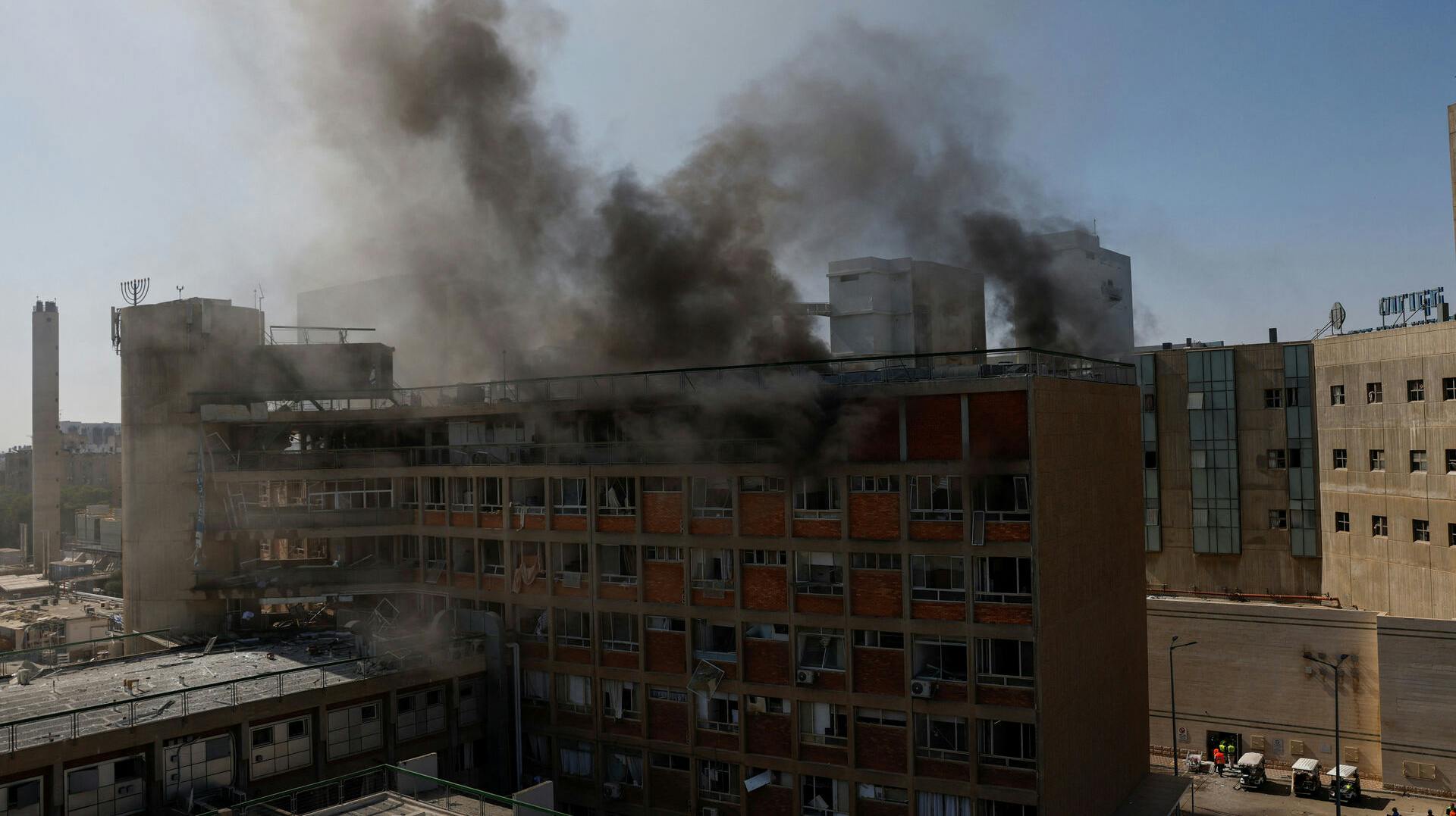 Her ses Soroka Medical Center umiddelbart efter missilangrebet.