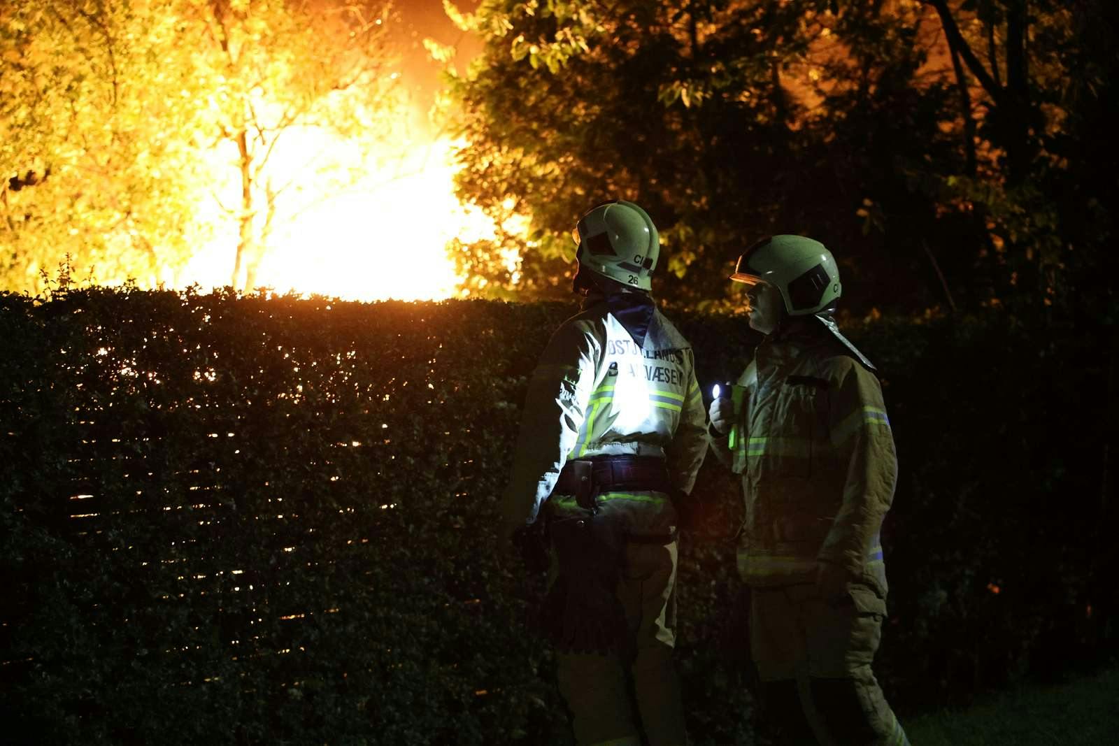 Kolonihavehuset var totalt overtændt, da brandfolkene nåede frem.