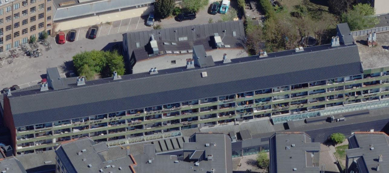 Gennem anpartsselskabet Zeitun Holding ejer Dar Salim to udlejningsboliger i denne ejendom på Vesterbro i København.