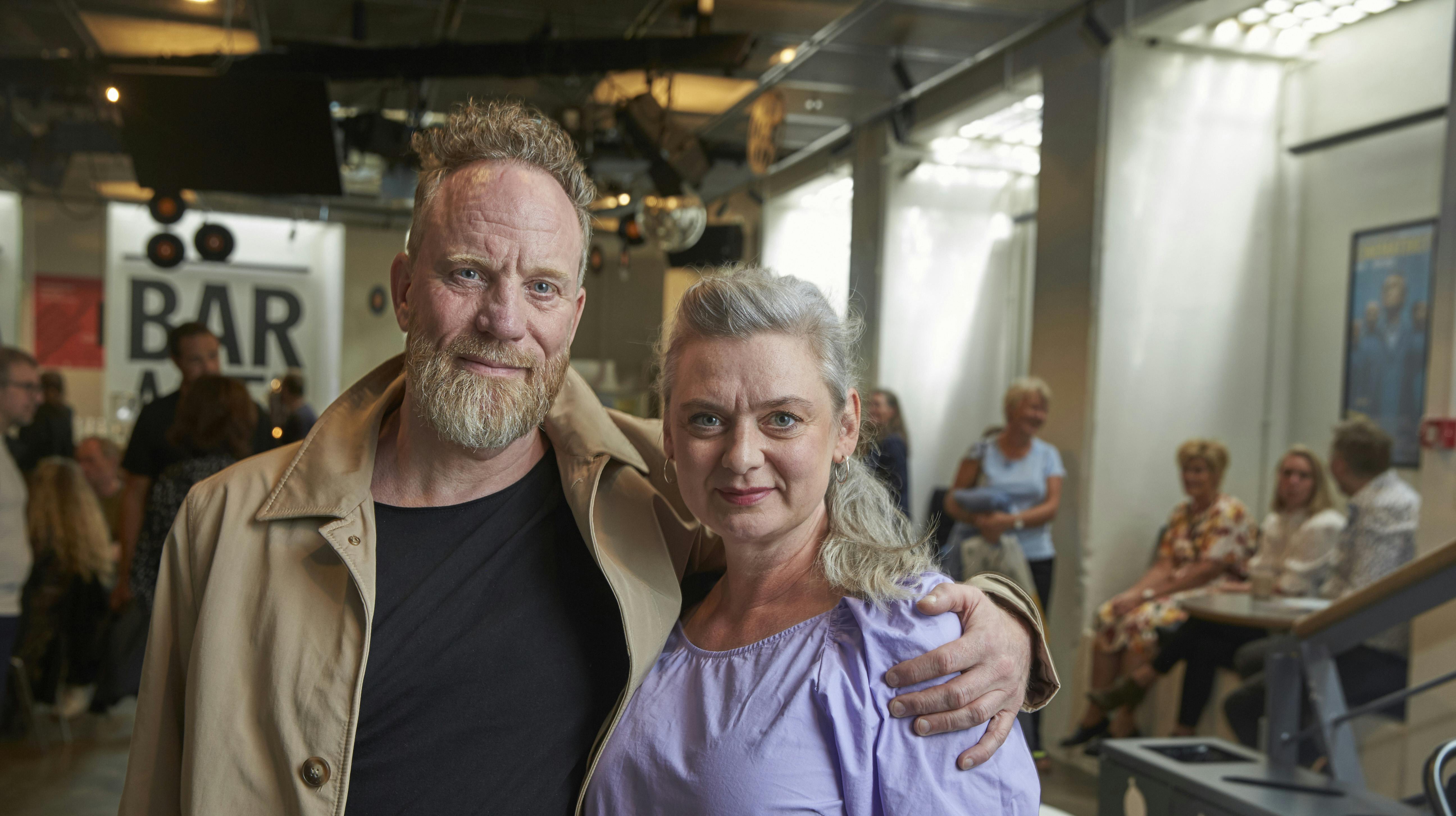Trine Appel med sin afdøde mand Søren Poppel.