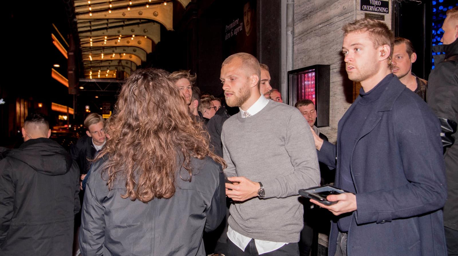 Nicolai Boilesen (i midten, red.) sluttede for kort tid siden sin karriere i FCK. Nu er han blevet husejer i den store skala.