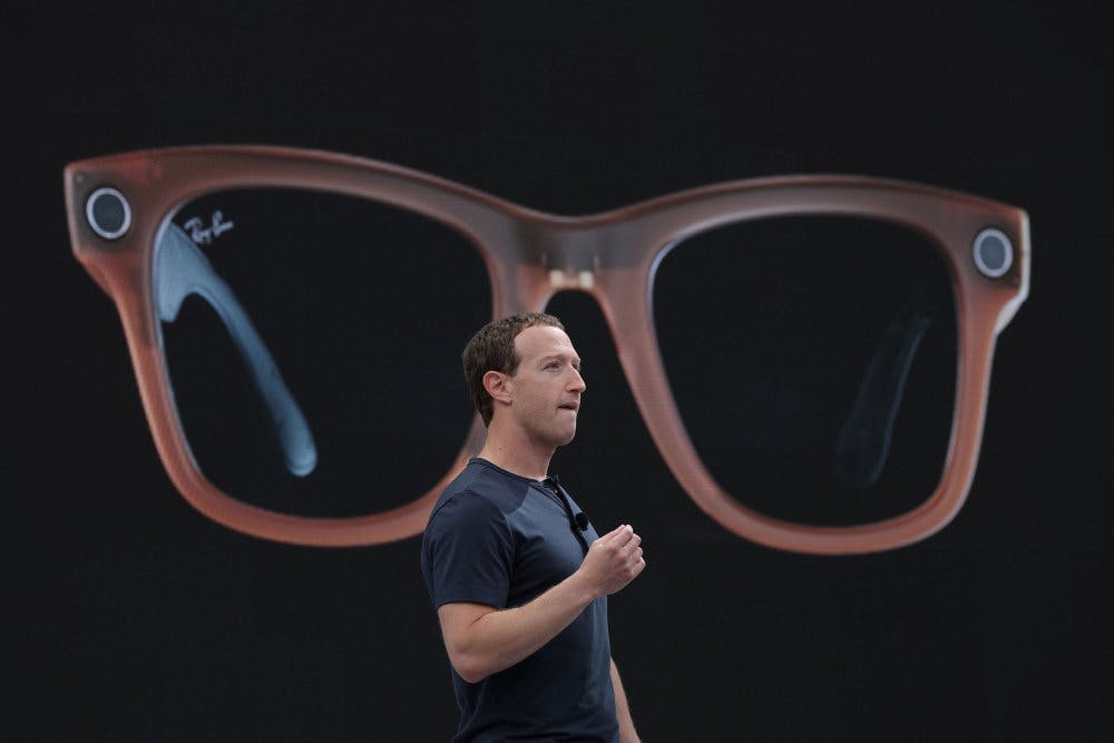 Facebook-stifter Mark Zuckerburg præsenterede i 2023 Metas anden udgave af techgigantens smartbriller, som er lavet i samarbejde med Ray-Ban. Nu har Meta præsenteret modeller i samarbejde med Oakley. (Arkivfoto).&nbsp;&nbsp;