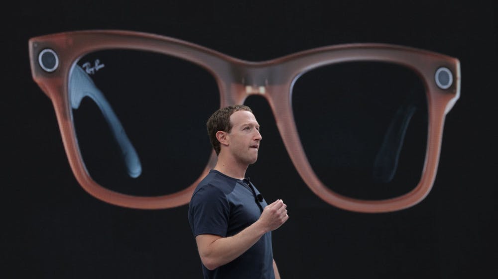 Facebook-stifter Mark Zuckerburg præsenterede i 2023 Metas anden udgave af techgigantens smartbriller, som er lavet i samarbejde med Ray-Ban. Nu har Meta præsenteret modeller i samarbejde med Oakley. (Arkivfoto). 