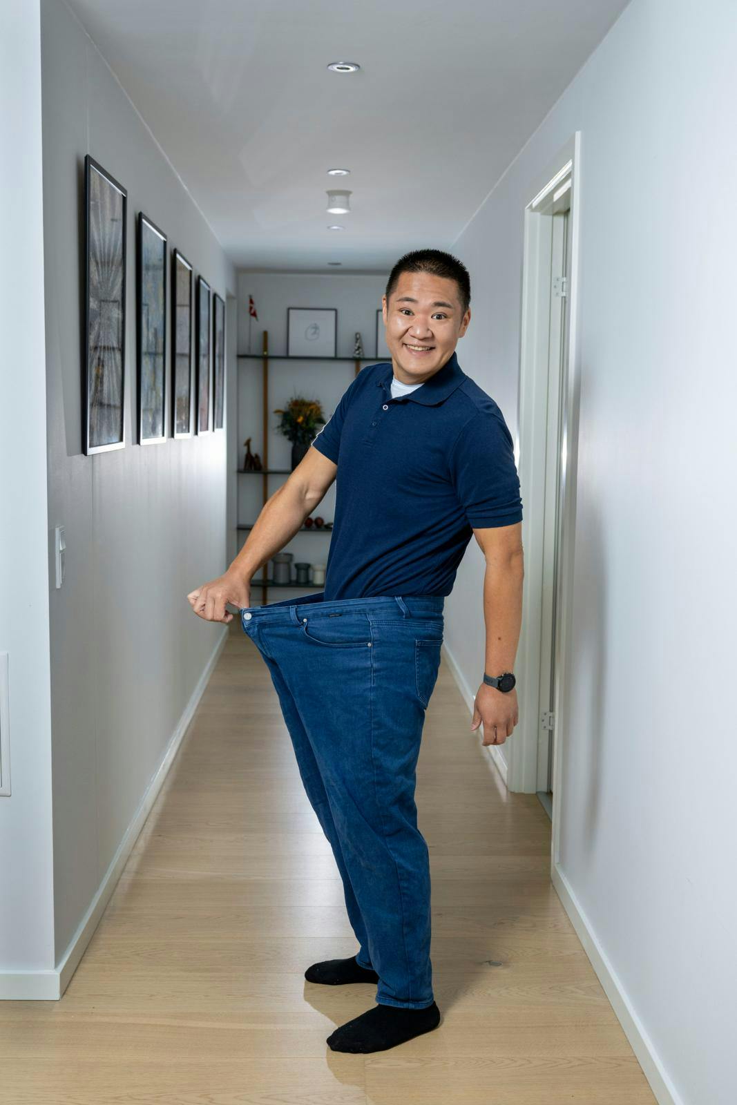 Se lige her! Micki Cheng hiver bukserne ud fra maven og afslører det vilde vægttab – over 40 kilo er forsvundet siden lægens chokerende besked sidste år.
