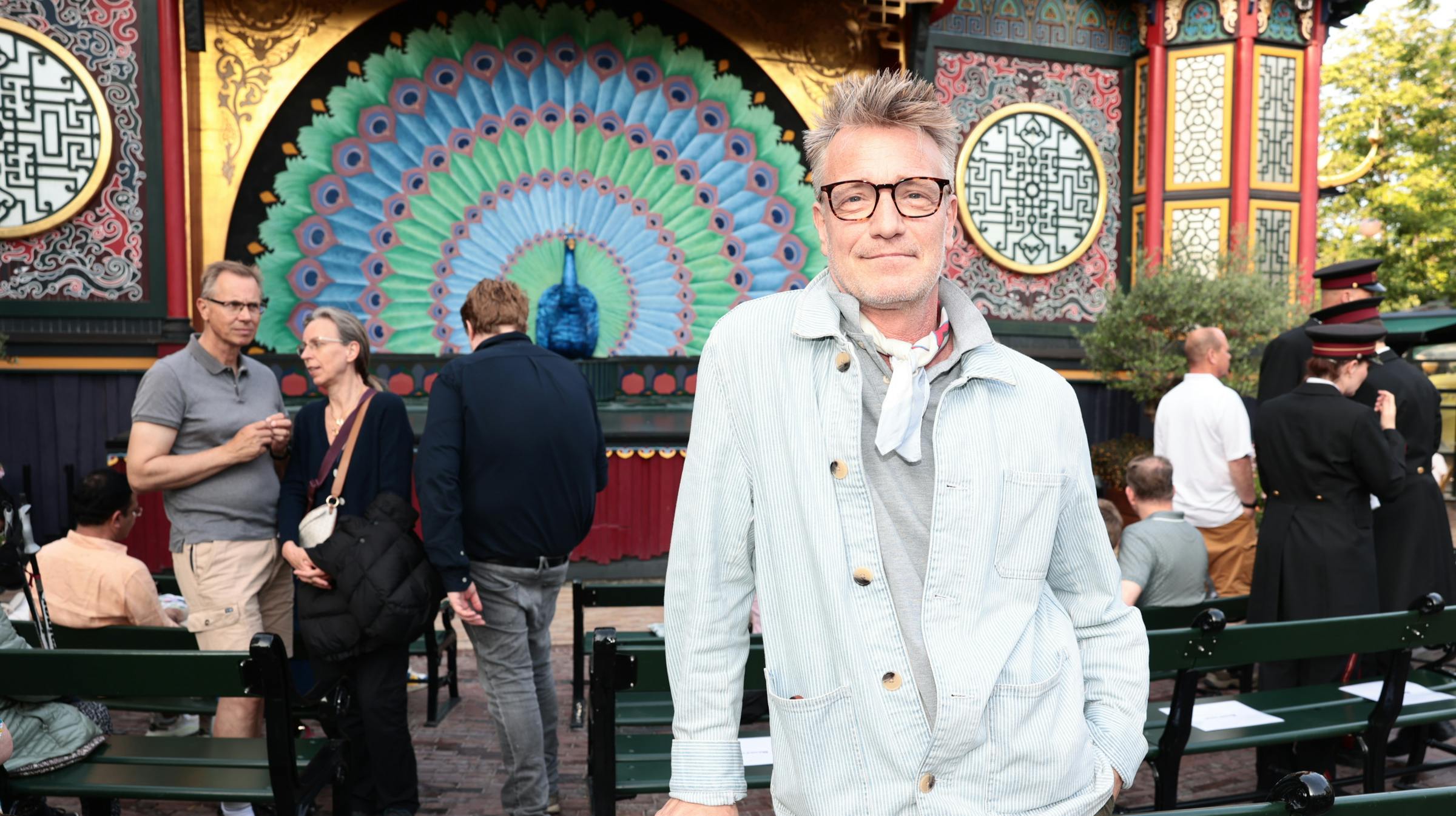 Humøret var højt lørdag aften, da Nikolaj Hübbe overværede forestillingen "Klods-Hans" i Tivoli.