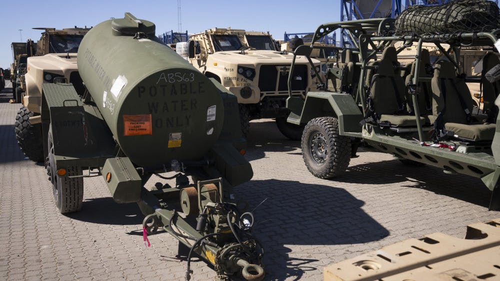 Esbjerg Havn er blevet et af Danmarks militære knudepunkter, hvor USA og andre allierede kan få fragtet militært udstyr til, inden det sendes videre. Denne gang oprettes der et militært område på havnen frem til 16. juli.