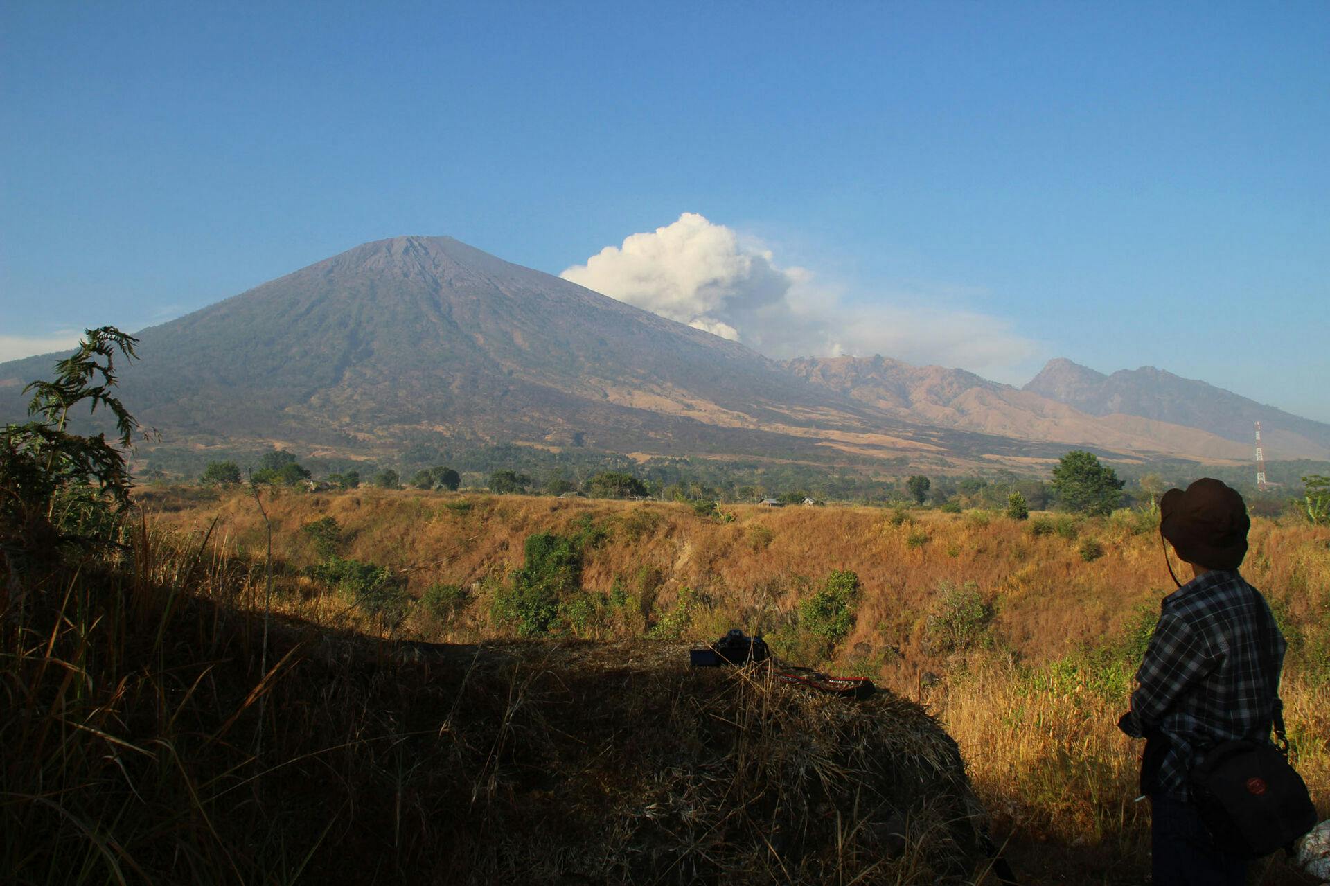 Mount Rinjani ligger på den indonesiske ø Lombok. Vulkanen er aktiv, landets andenstørste og 3.726 meter høj,