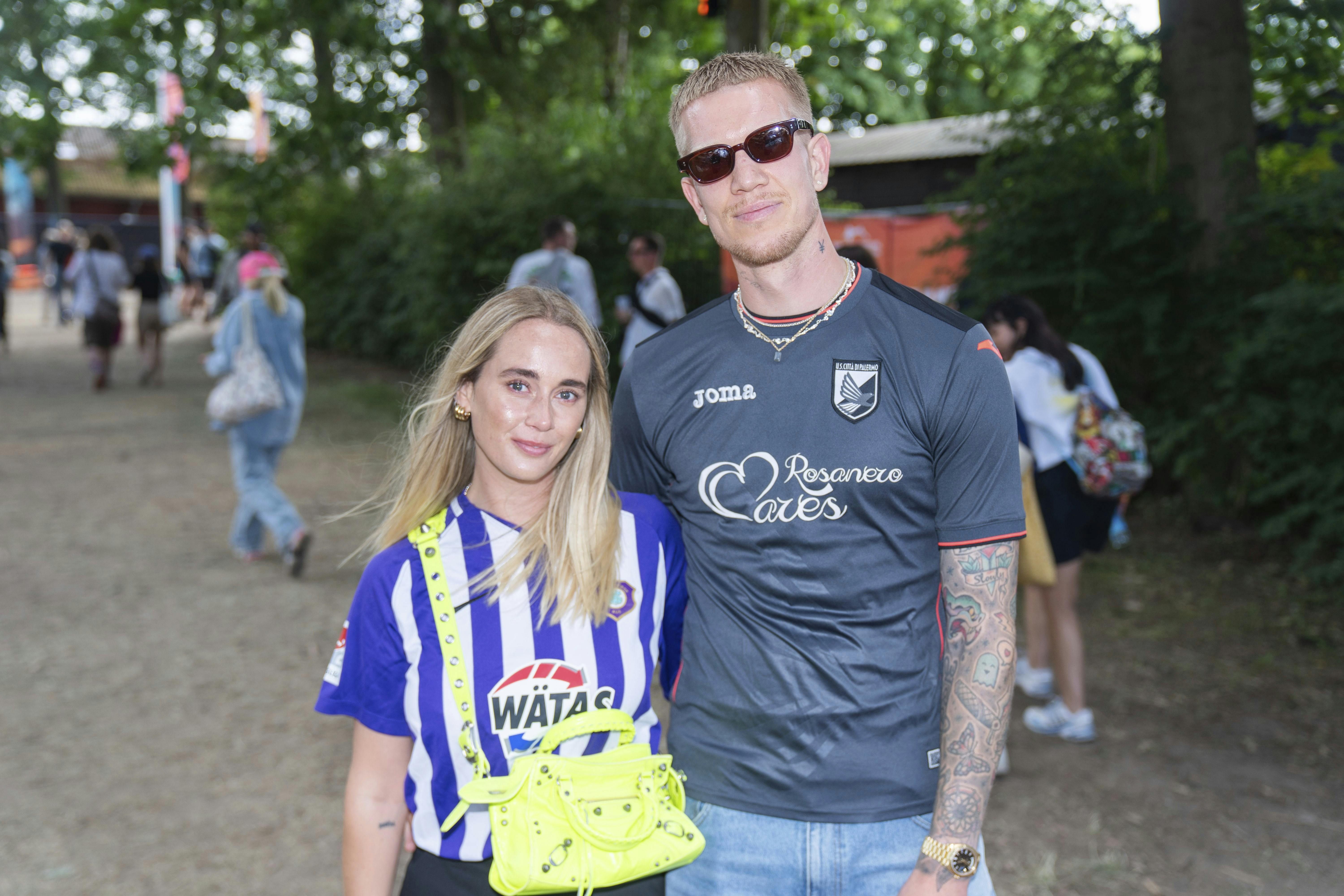 Ida Sophia og Simon Makienok afslører kønnet på deres barn. 