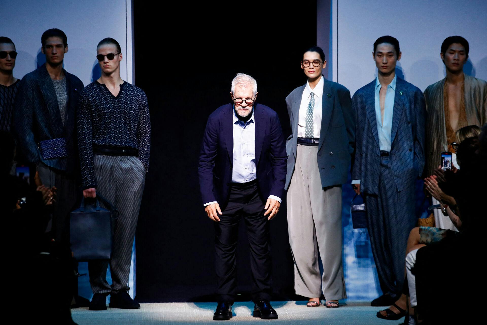 Leo Dell'Orco og ikke Giorgio Armani stod mandag på scenen under modeshowet.