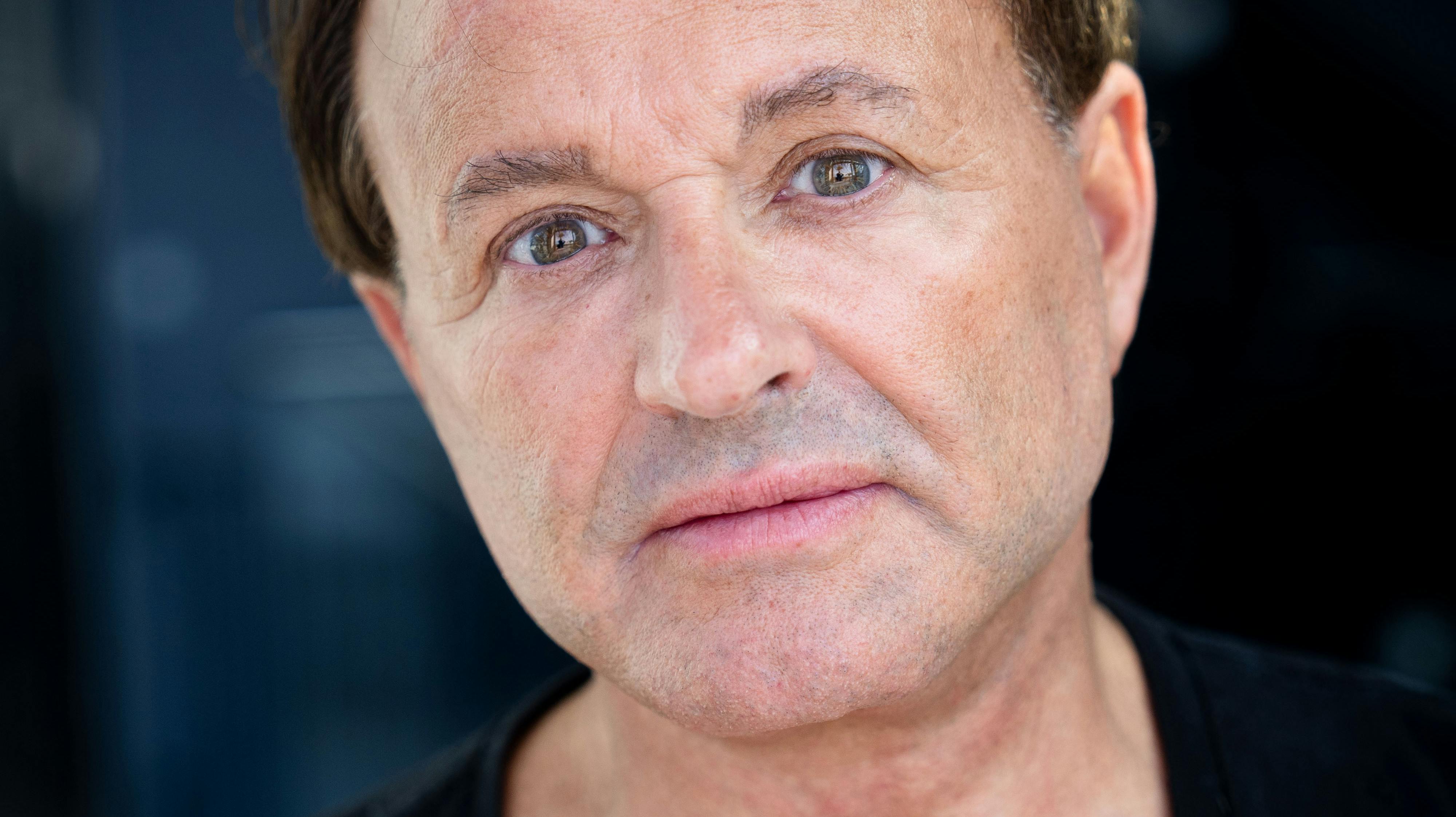 Dennis Knudsen har fået et stort minus i regnskabet for sit holdingselskab.