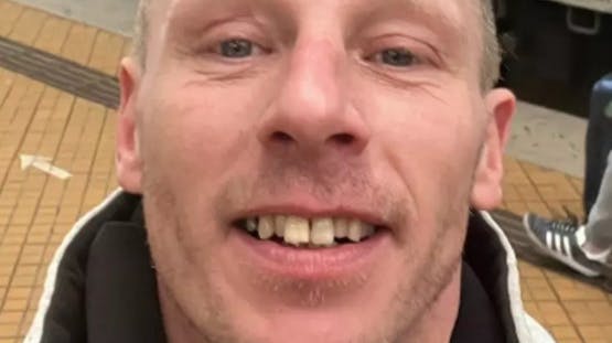 Jesper Skovlund Hansen blev meldt savnet af politiet i august 2023 - få måneder senere dukkede han død op i den nu tiltalte 60-årige mands have.