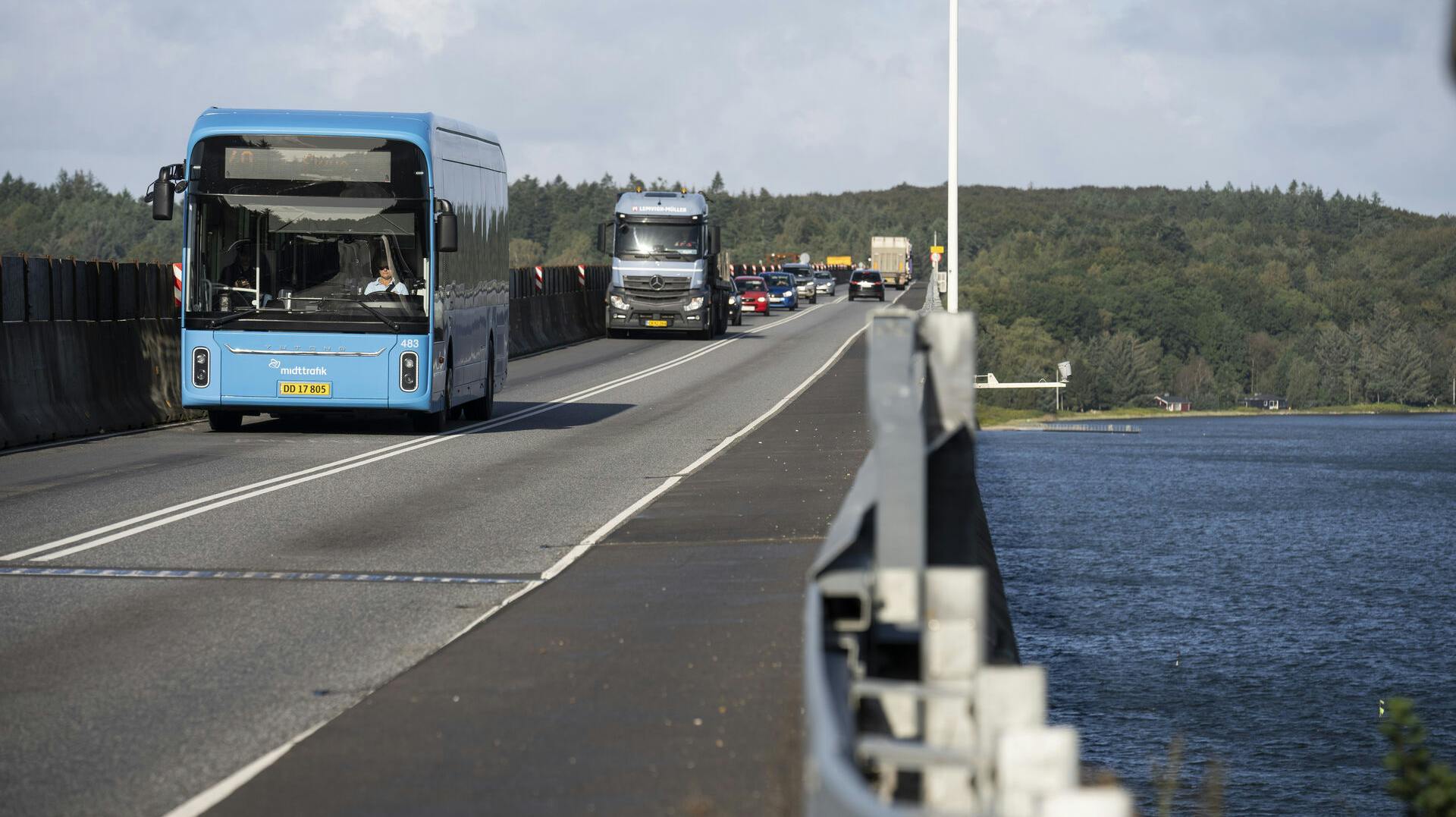 Sallingsundbroen forbinder øen Mors med halvøen Salling ved Limfjorden, Nykøbing Mors torsdag dem 5. oktober 2023. Sallingsundbroen blev åbnet 30. maj 1978 og afløste færgeruten, der sejlede mellem Pinen i Salling og Plagen på Mors.