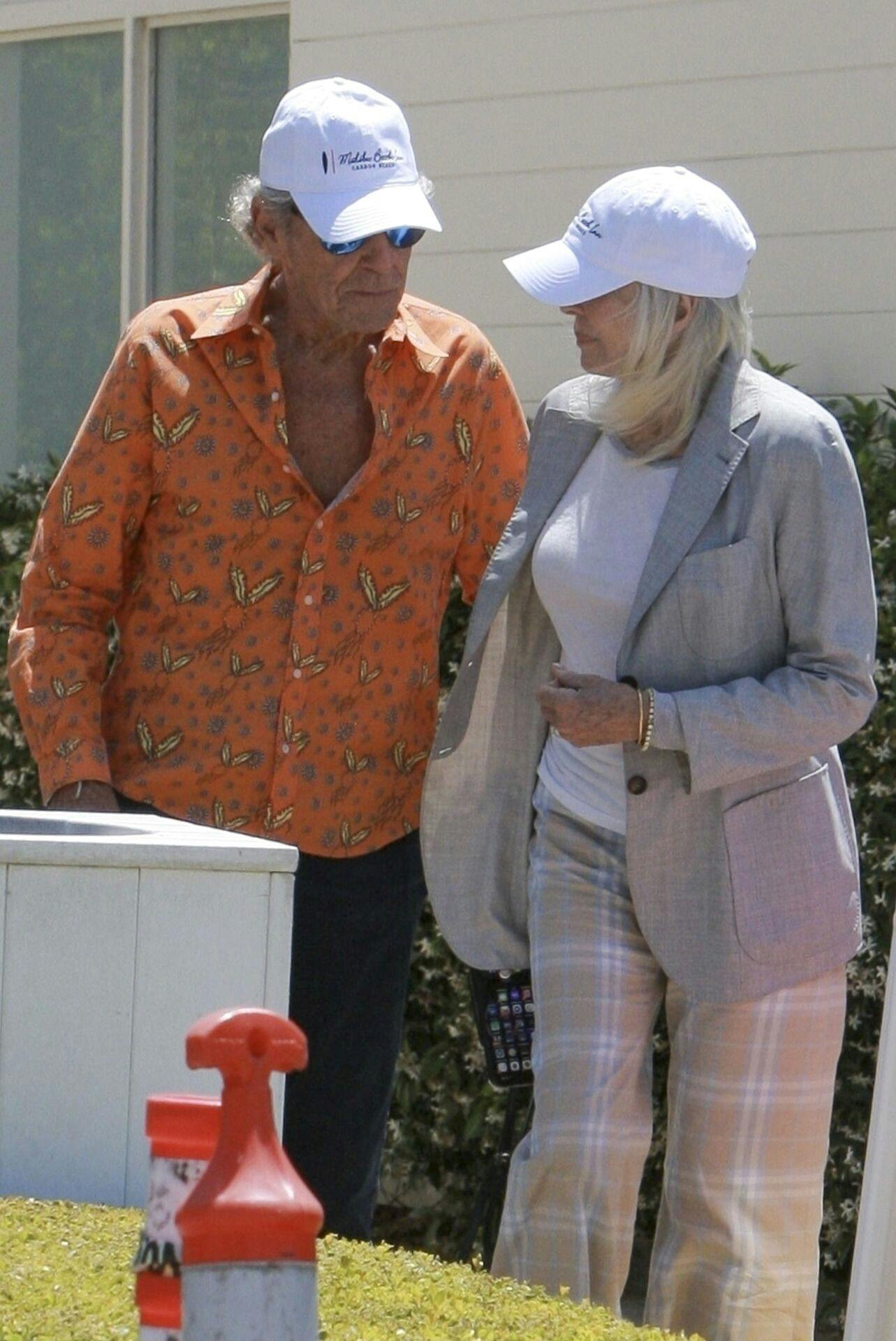 *EXCLUSIVE* Malibu, CA Just 20 months after losingce 1974. Then the two took off in a black SUV. Joanna Cassidy starred alongside Suzanne Somers in the 1985 TV mini-series "Hollywood Wives, " based on the book by Jackie Collins. Pictured: Alan Hamel, Joanna Cassidy BACKGRID USA 23 JUNE 2025 BYLINE MUST READ: JISH / BACKGRID USA: +1 310 798 9111 / usasales@backgrid.com UK: +44 208 344 2007 / uksales@backgrid.com *UK Clients - Pictures Containing Children Please Pixelate Face Prior To Publication*