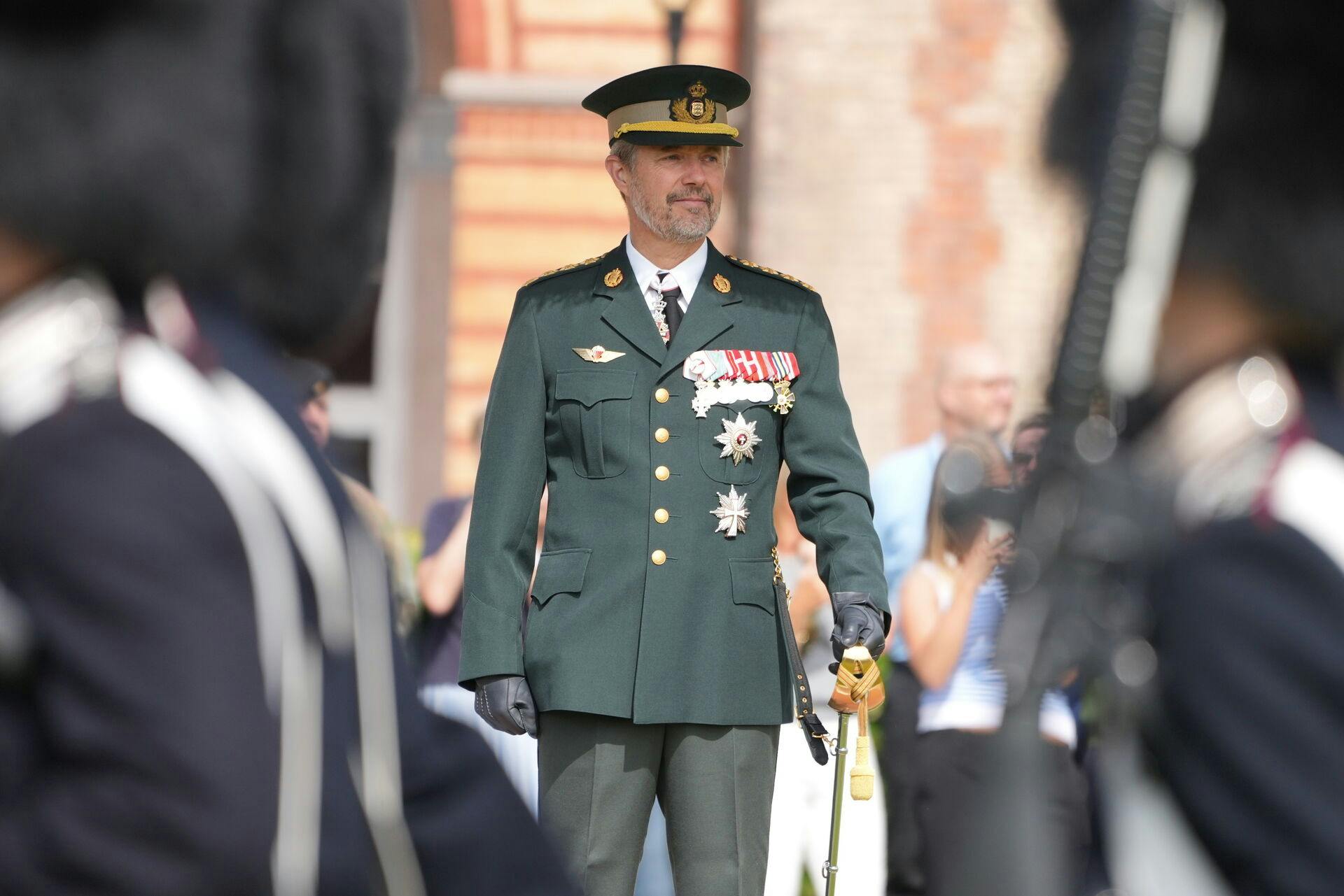 Kong Frederik deltager i Årsdagsparade ved Den Kongelige Livgarde og overrækker "Kongens Ur" på Livgardens Kaserne i København, torsdag den 26. juni 2025.