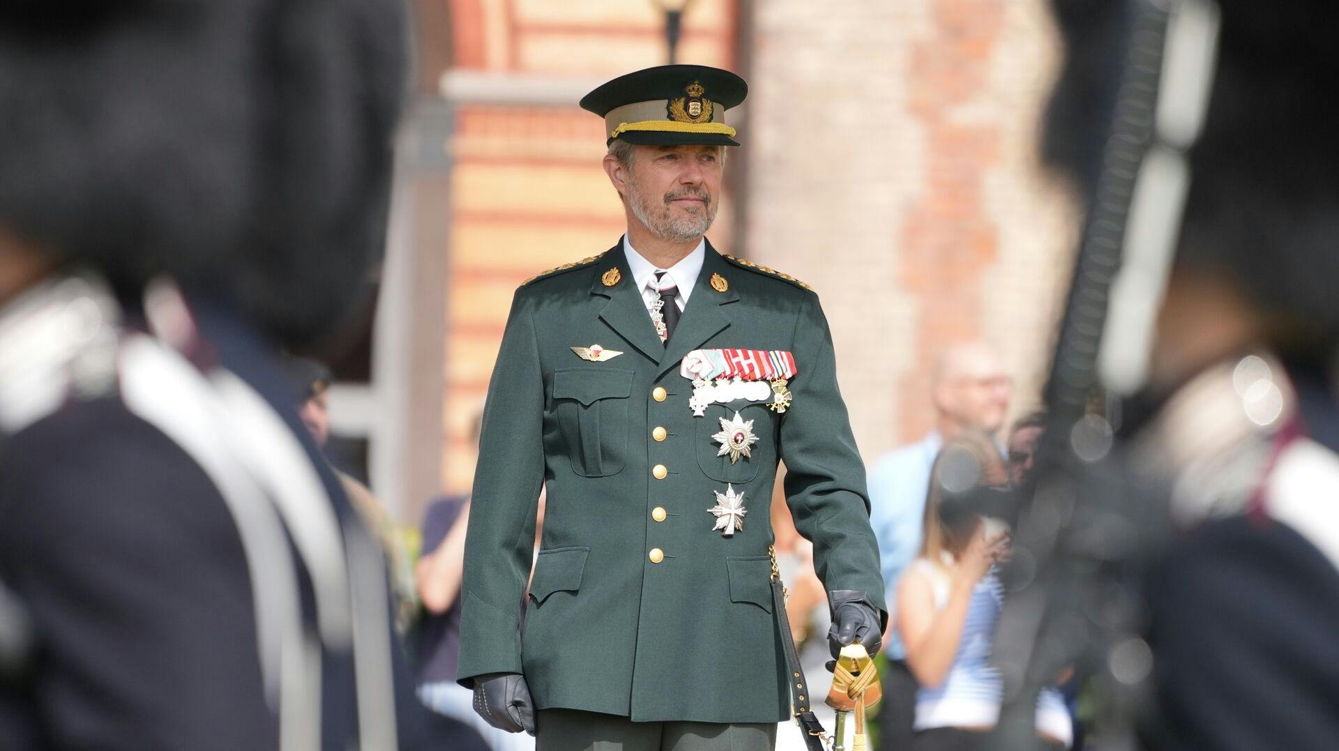 Kong Frederik deltager i Årsdagsparade ved Den Kongelige Livgarde og overrækker "Kongens Ur" på Livgardens Kaserne i København, torsdag den 26. juni 2025.