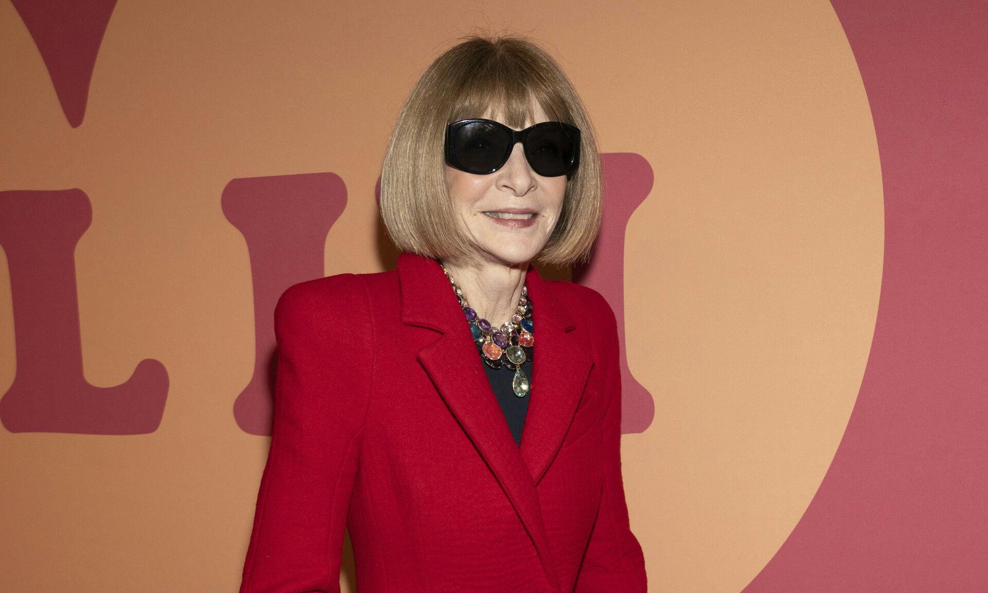 Vogue-redaktør Anna Wintour, som elsker at bære en god solbrille på den røde løber, stopper ifølge flere amerikanske medier efter årtier i spidsen for Vogue.