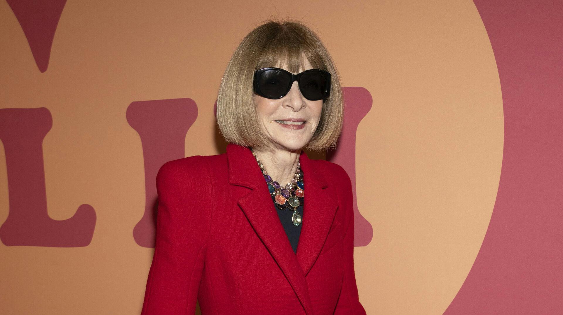 Vogue-redaktør Anna Wintour, som elsker at bære en god solbrille på den røde løber, stopper ifølge flere amerikanske medier efter årtier i spidsen for Vogue.