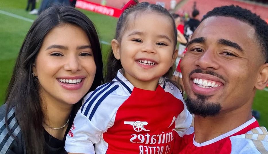 Gabriel Jesus og Raiane Limas datter, Helena, er ikke længere den yngste i familien Jesus. Hun er nemlig blevet storesøster til en dreng.