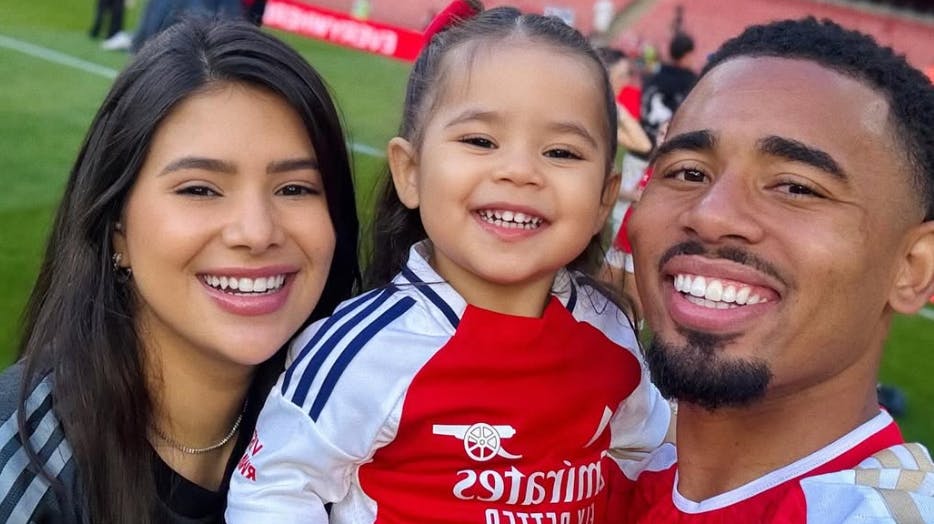 Gabriel Jesus og Raiane Limas datter, Helena, er ikke længere den yngste i familien Jesus. Hun er nemlig blevet storesøster til en dreng.