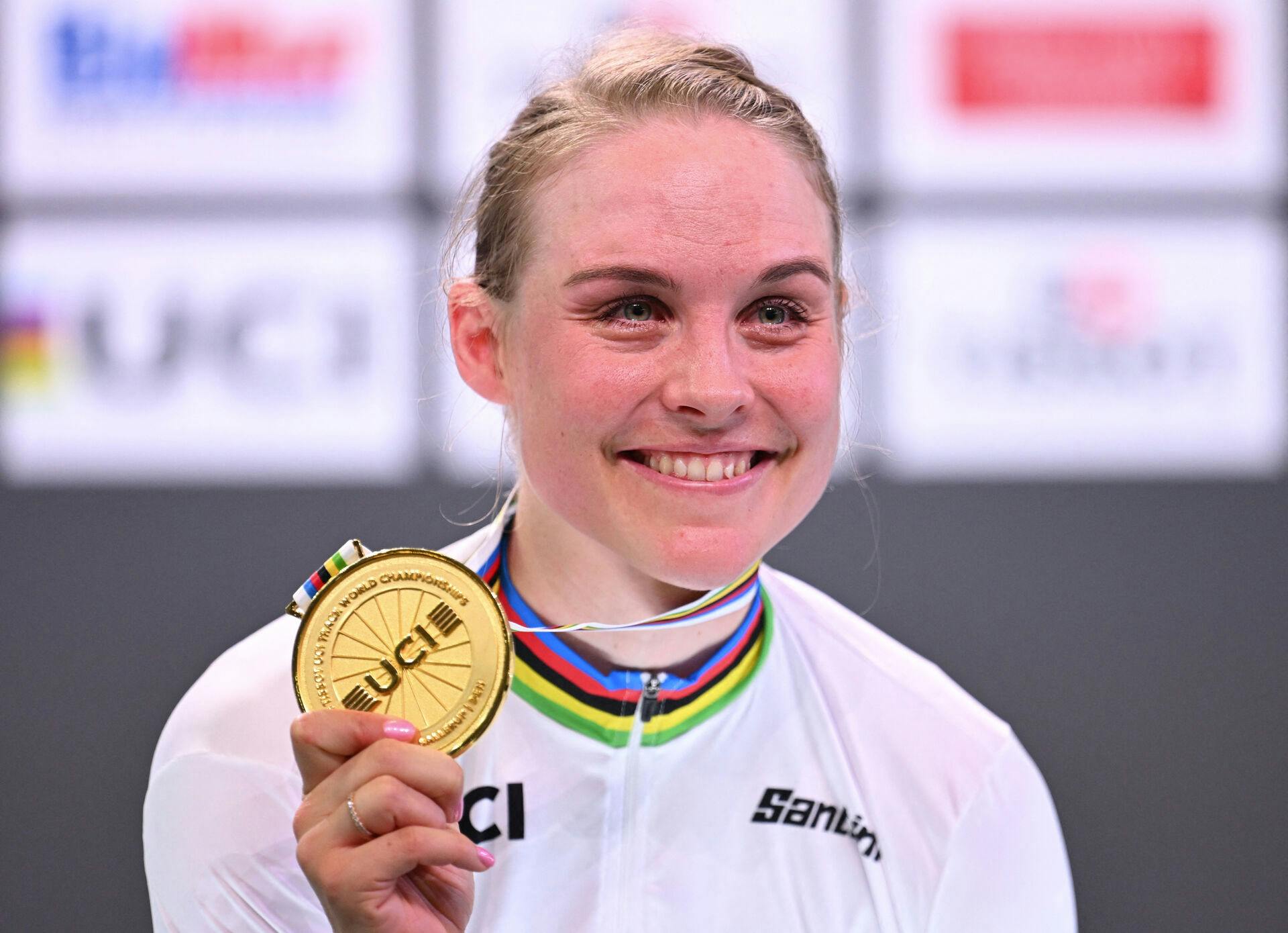 Et halvt år efter fødslen var Julie Leth tilbage i sadlen til OL. Tre måneder senere vandt hun to gange guld ved VM.