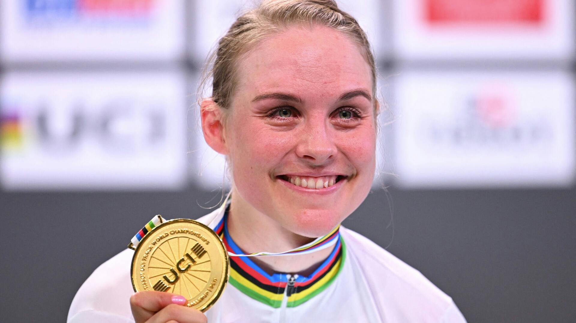 Et halvt år efter fødslen var Julie Leth tilbage i sadlen til OL. Tre måneder senere vandt hun to gange guld ved VM.