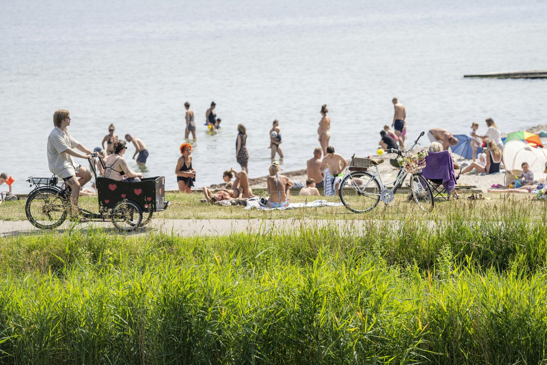 - Temperaturen stiger for det hot, hot, hot, hot, HOT, som Nik og Jay synger.