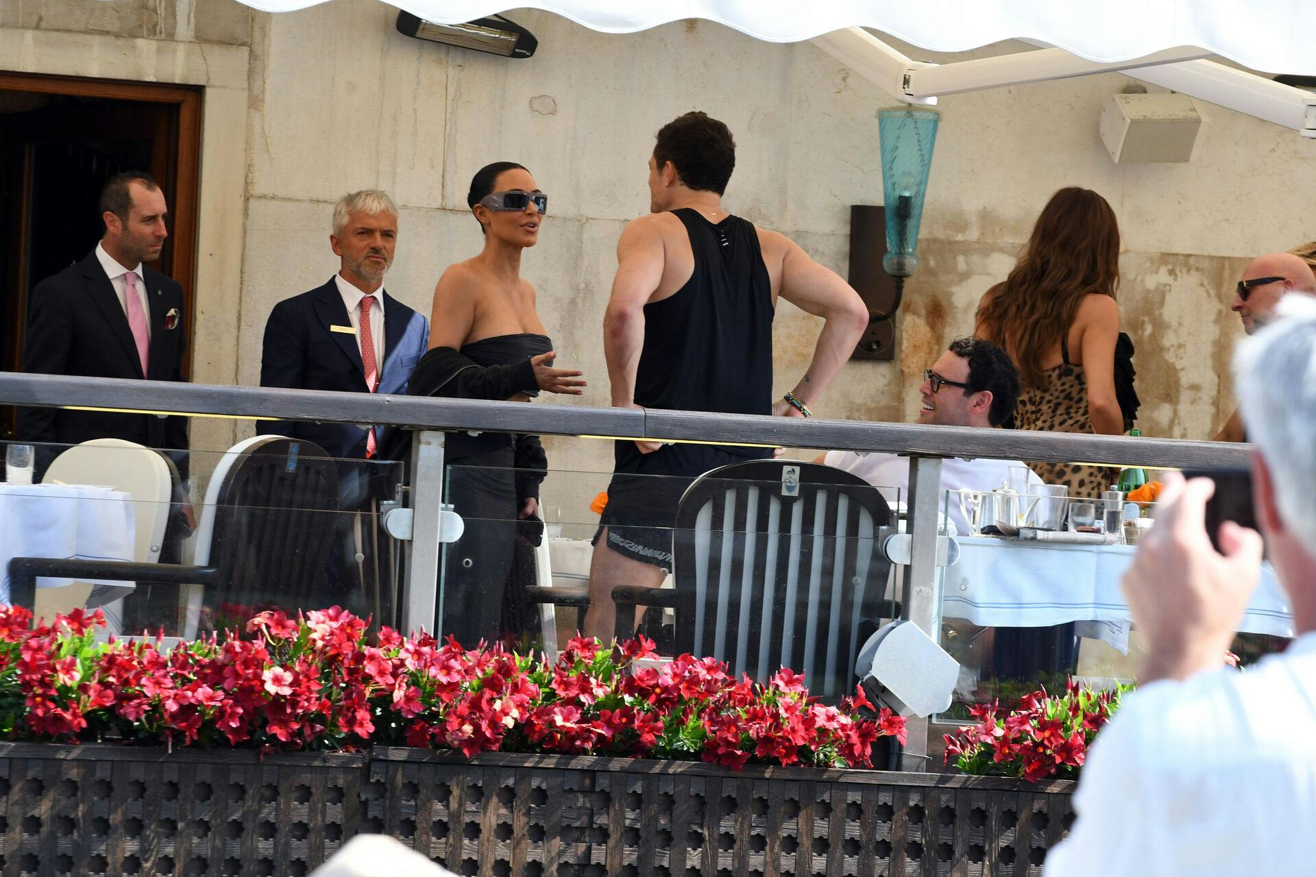 Kim Kardashian, Khlo? Kardashian, and Kris Jenner touc