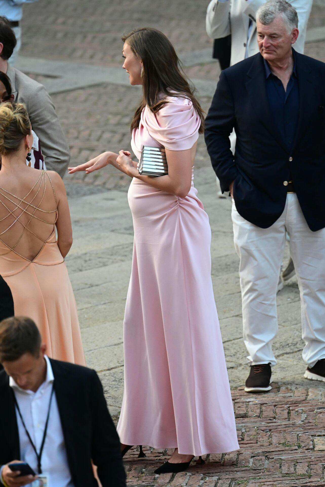 Karlie Kloss viste stolt sin gravide mave frem. 