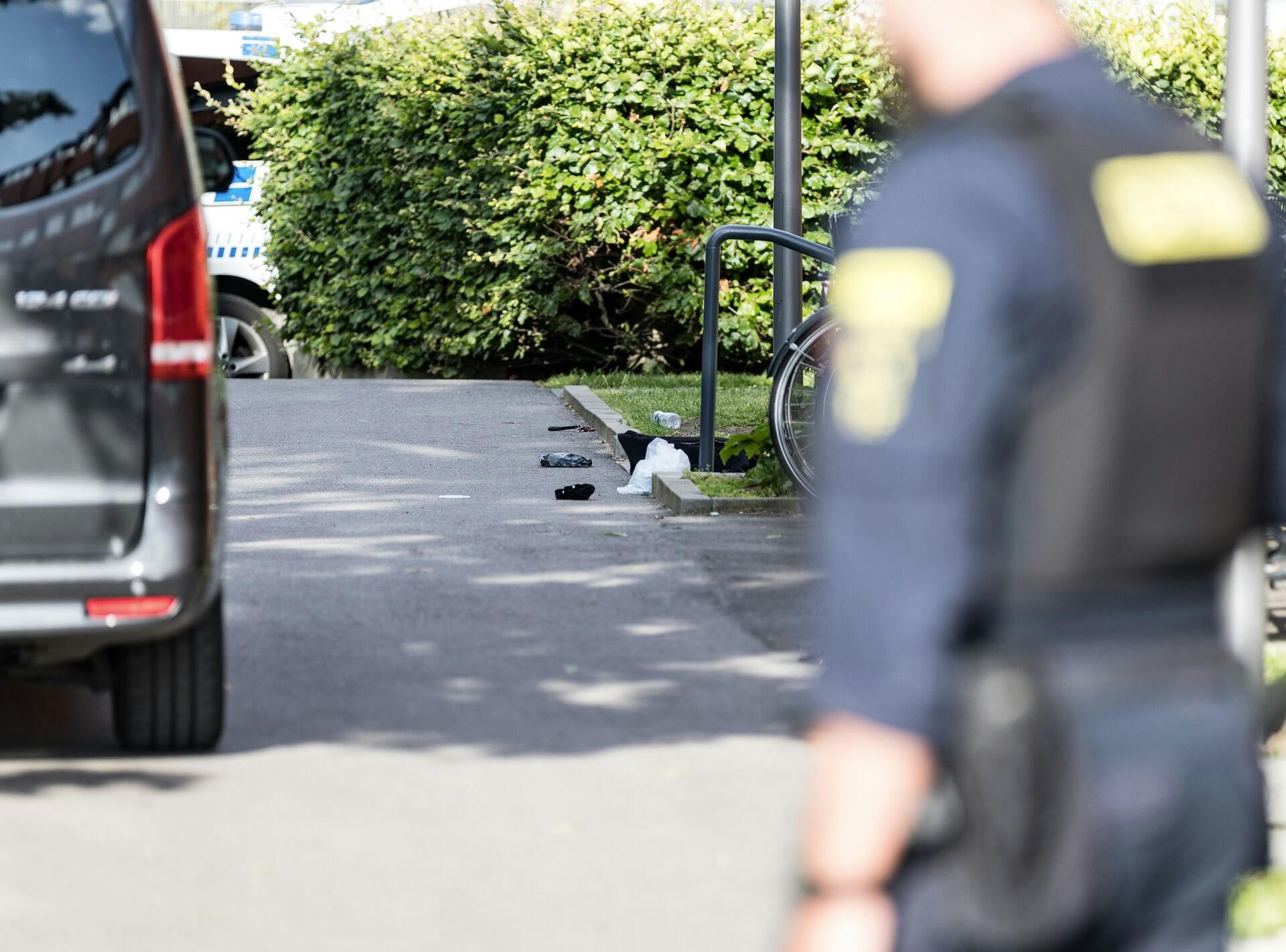 Politiet er til stede i Rødovre ved Rødovrevej fredag aften.