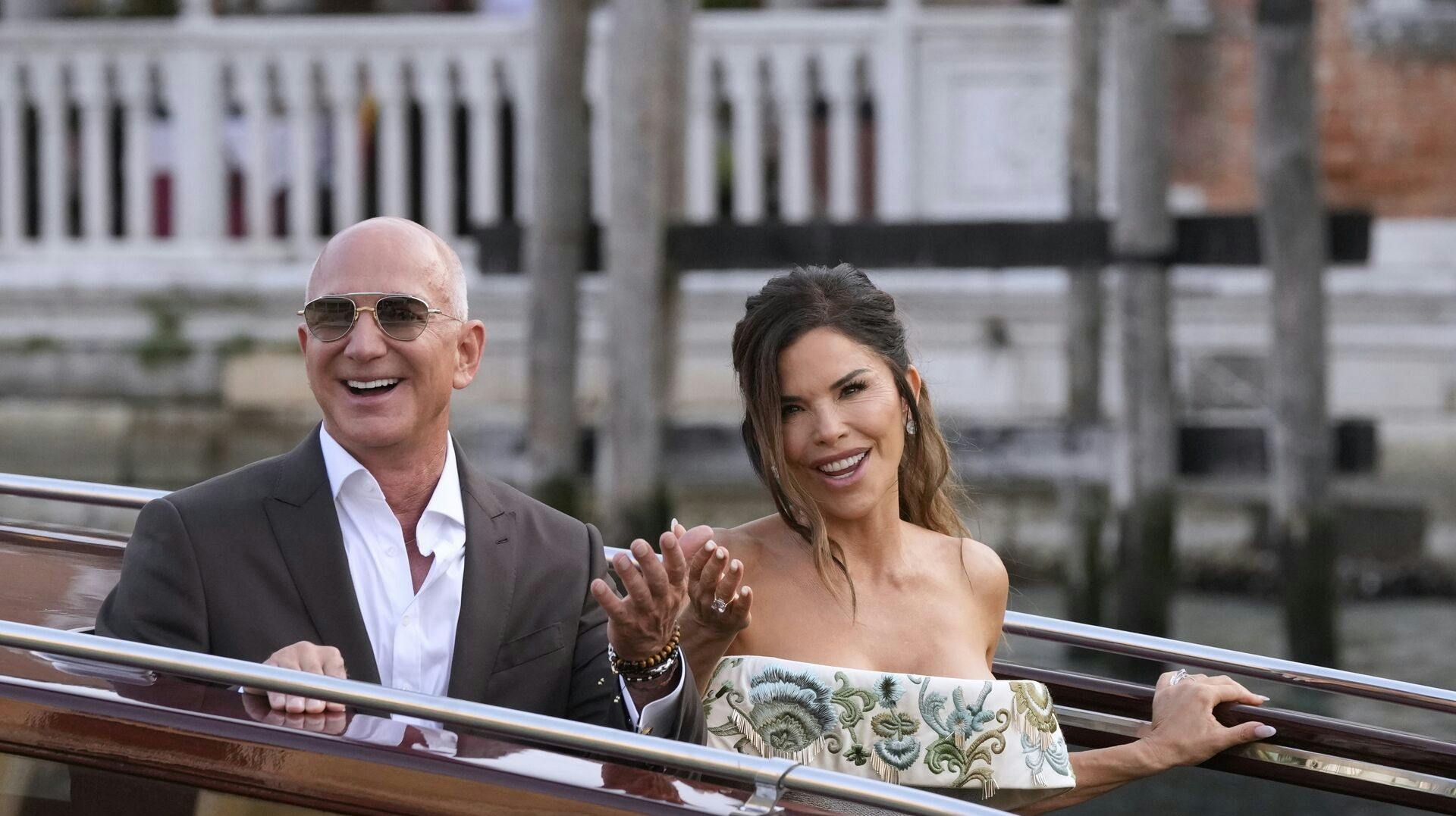 Jeff Bezos og Lauren Sánchez kan med fordel have drikkevarerne klar. Det bliver nemlig meget varmt.