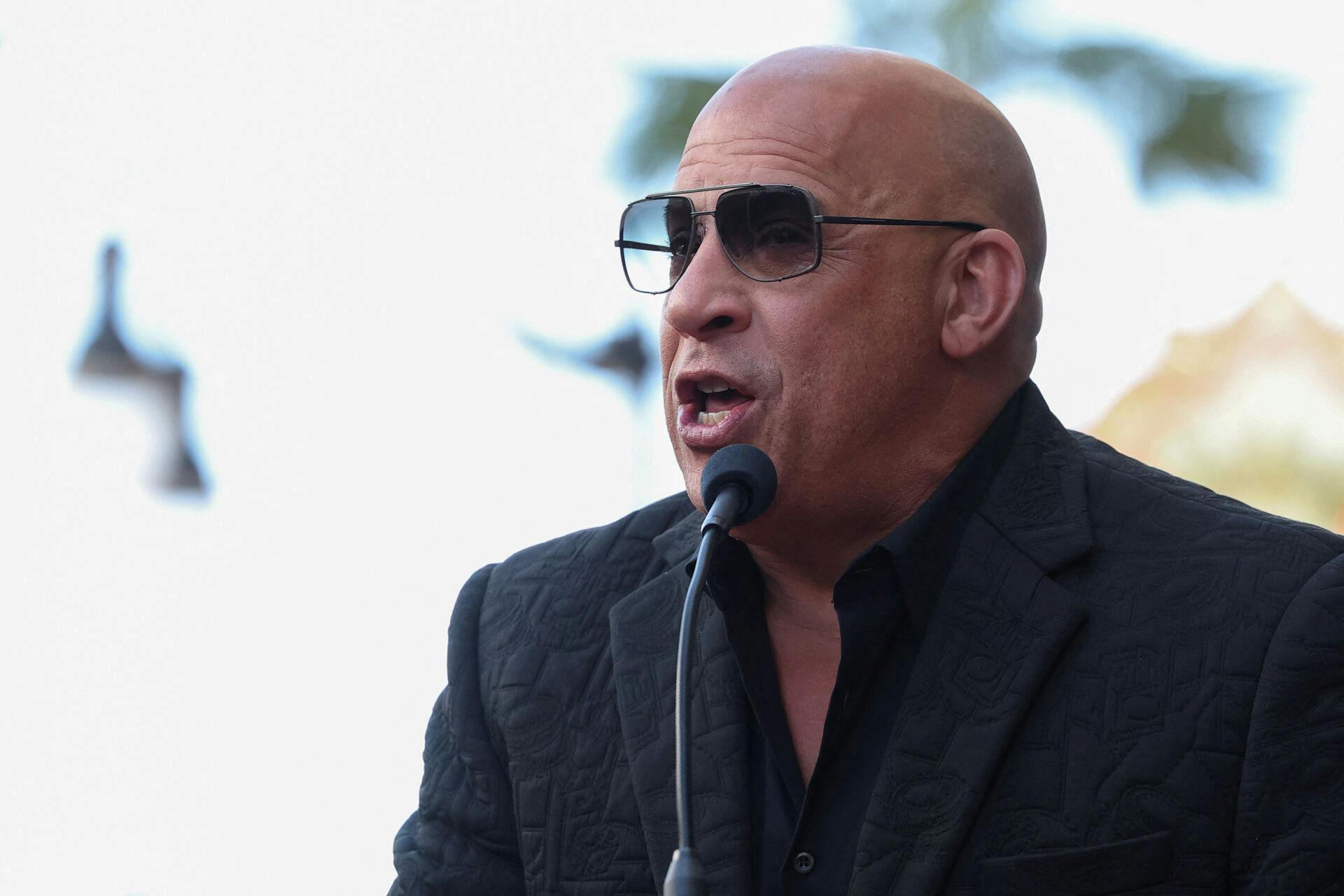 Vin Diesel talte, da hans skuespilkollega Gal Gadot fik sin stjerne på den såkaldte Hollywood Walk of Fame i Los Angeles. Flere bemærkede måske, at han var mere fyldig i ansigtet.