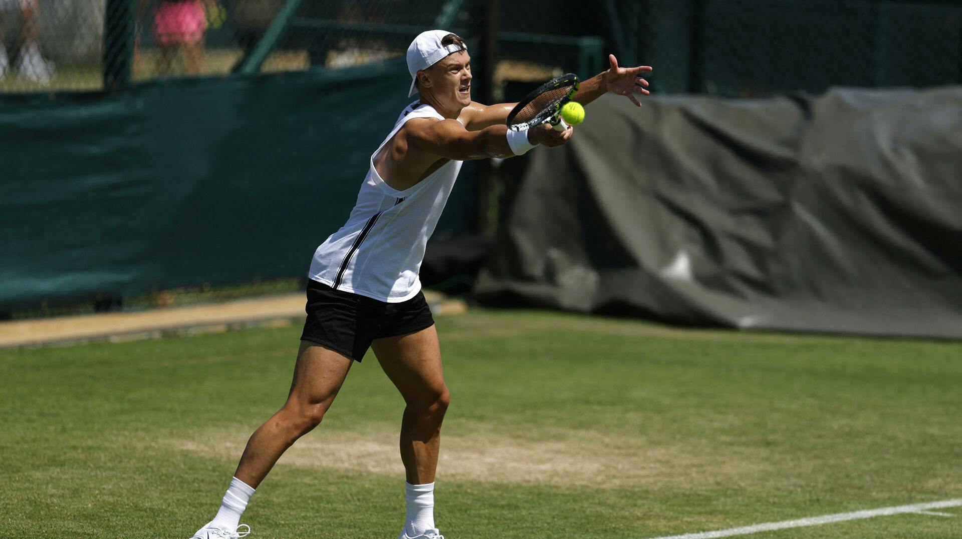 Efter et intenst træningsforløb i Monaco føler den danske tennisstjerne sig bedre tilpas end længe – og er klar til at gå på banen med ny fysisk strategi i bagagen.