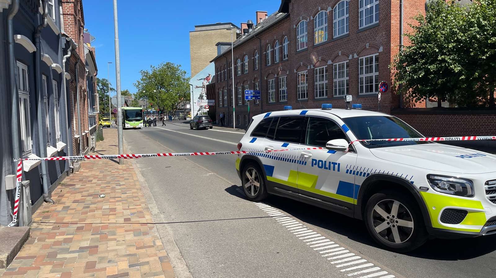 Politiet spærrede straks området af.
