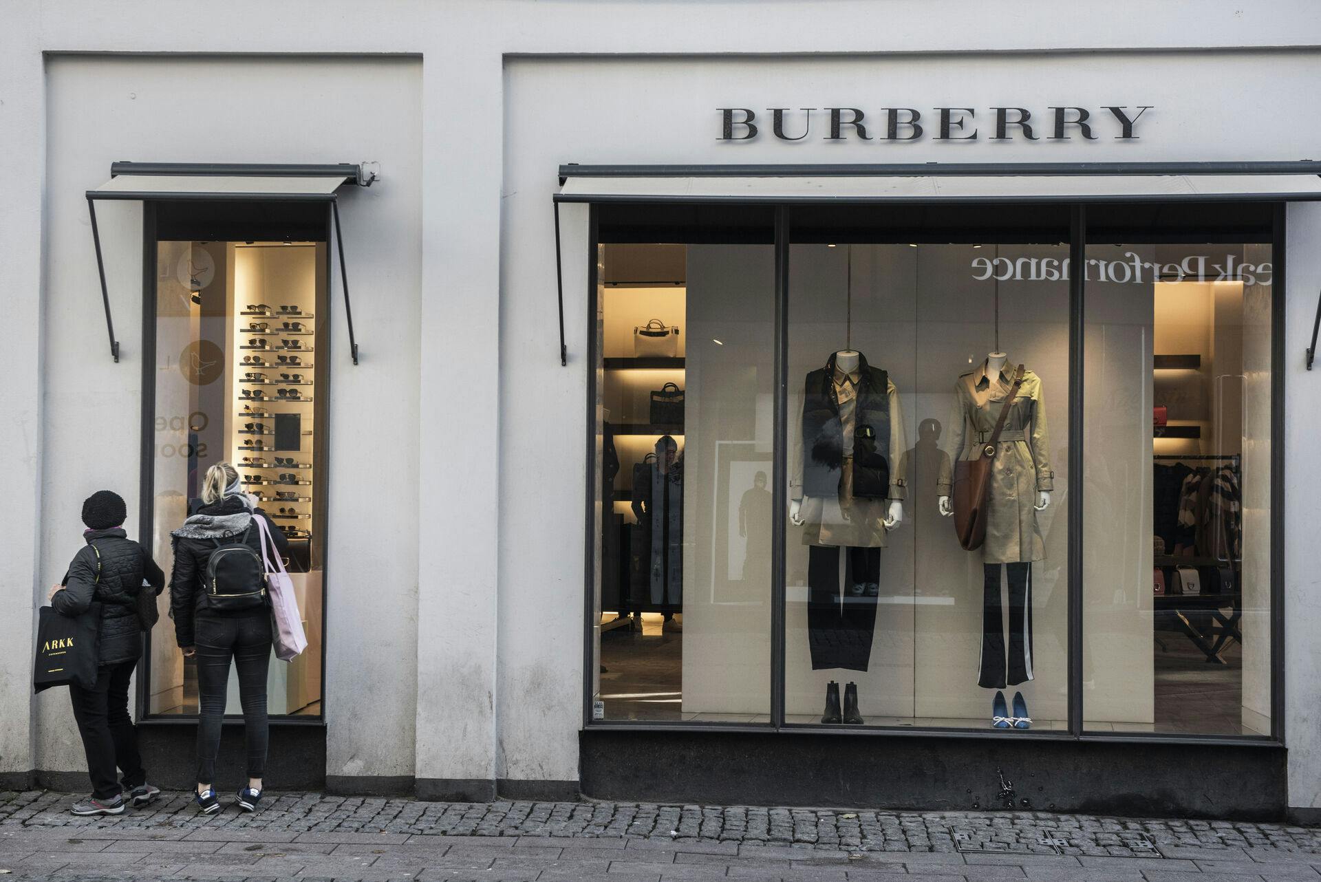 Stemningsbilleder af Strøget. Burberry, butik.