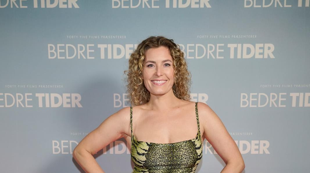 Kat Stephie Holst venter sit første barn.