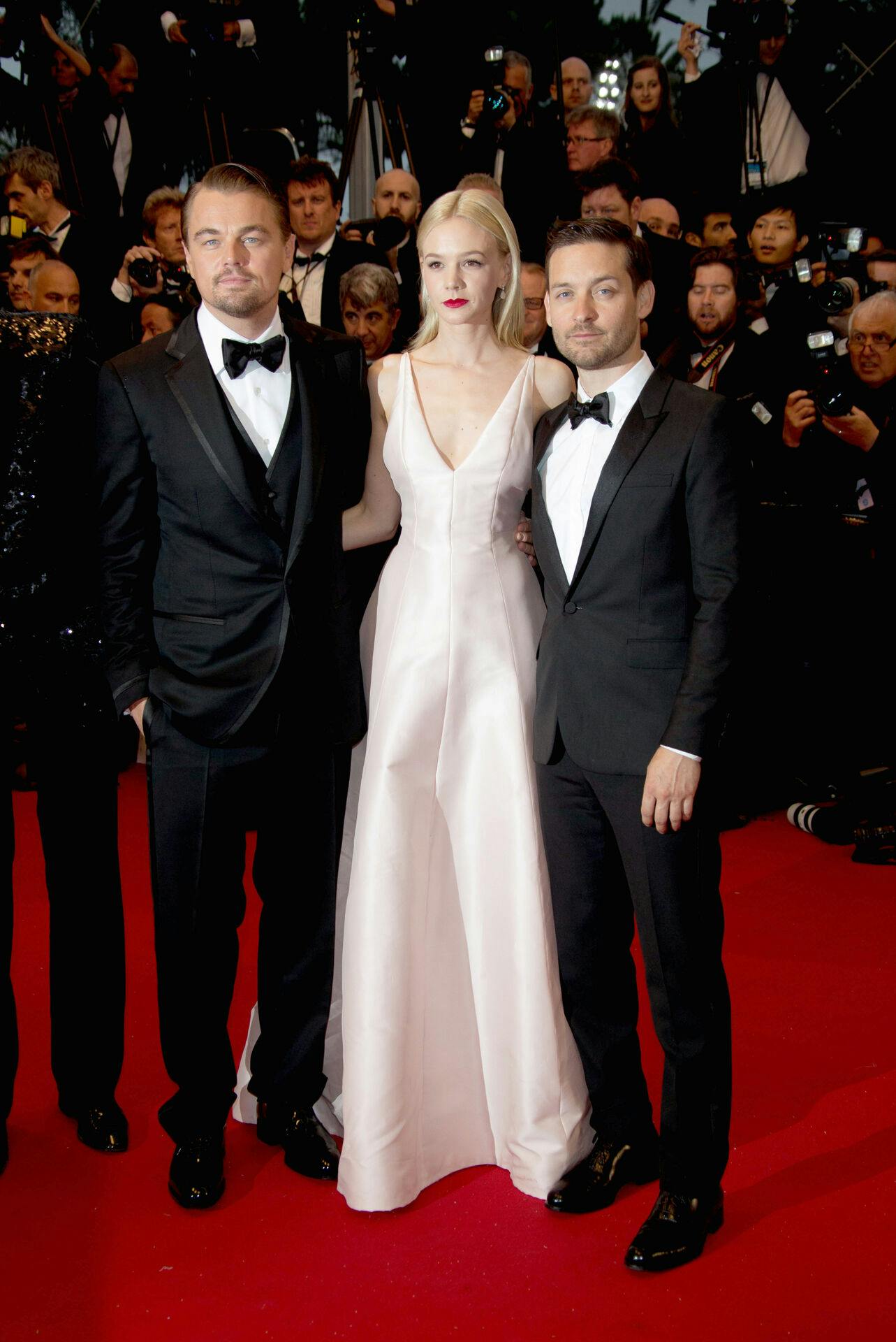 Her ses venneparret Leonardo DiCaprio og Tobey Maguire til premieren på The Great Gatsby under Cannes Film Festivalen i 2013. Mellem dem ses Carey Mulligan.