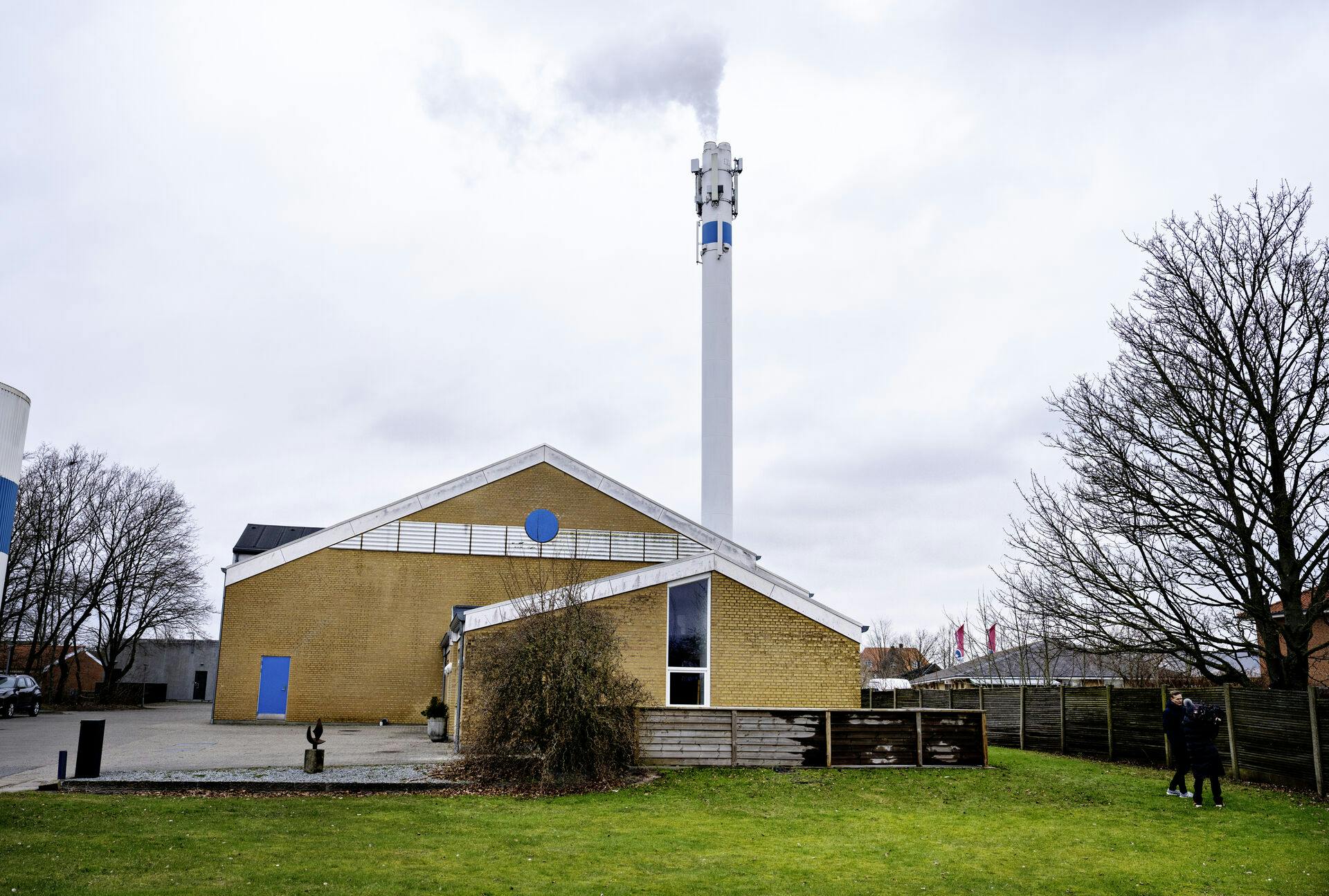 Hjallerup Varmeværk i Hjallerup i Nordjylland tirsdag den 12. marts 2024. En 17-årig dreng er anholdt i sag om drab på 13-årig pige i Hjallerup, oplyser politiet. Et opholdsområde ved varmeværket er blevet spulet og rengjort.. (Foto: Henning Bagger/Ritzau Scanpix)