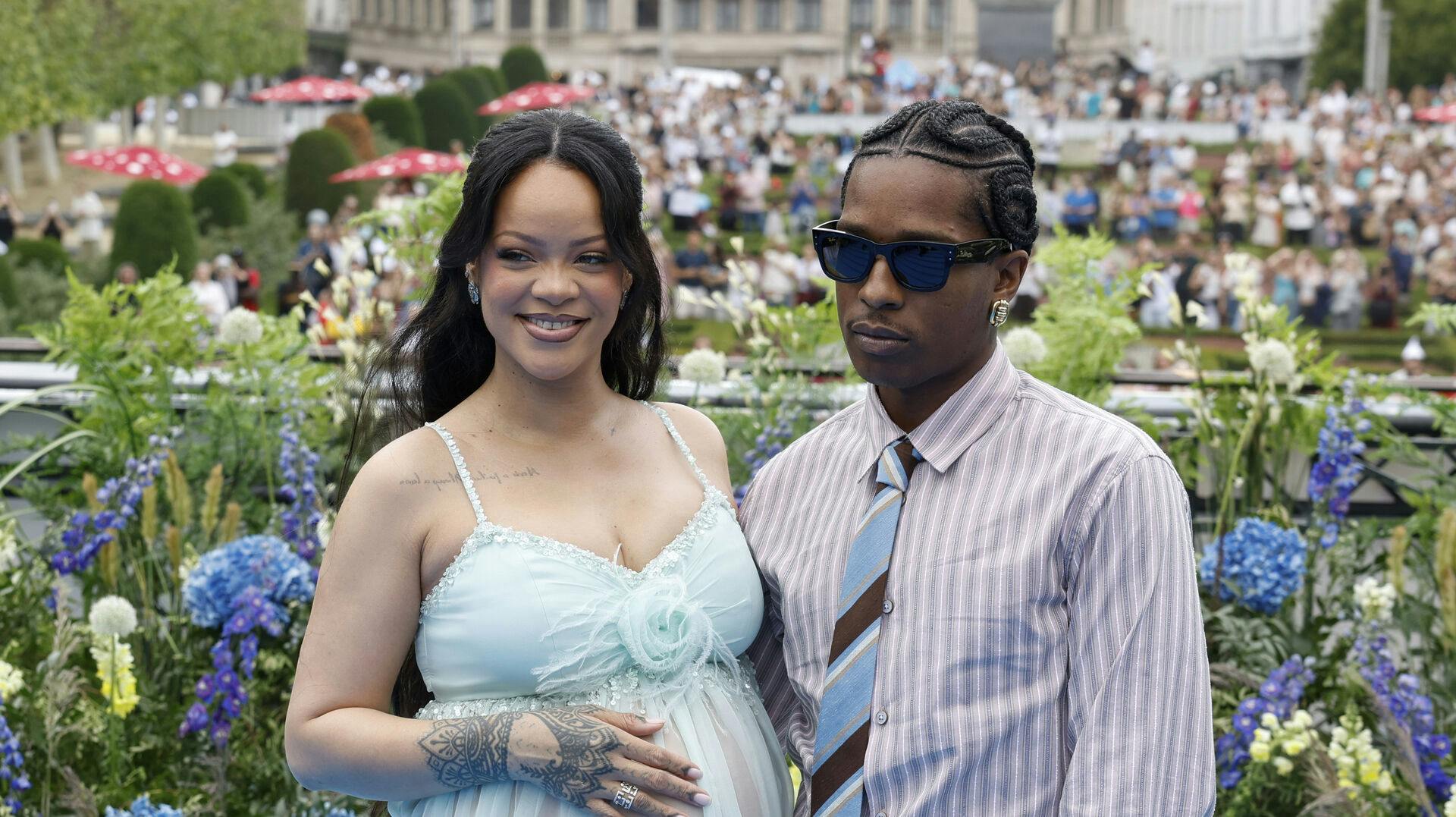 Rihanna og A$AP Rocky til premieren på den nyeste film om Smølferne, hvor rapperen løftede sløret for kønnet på deres kommende barn.